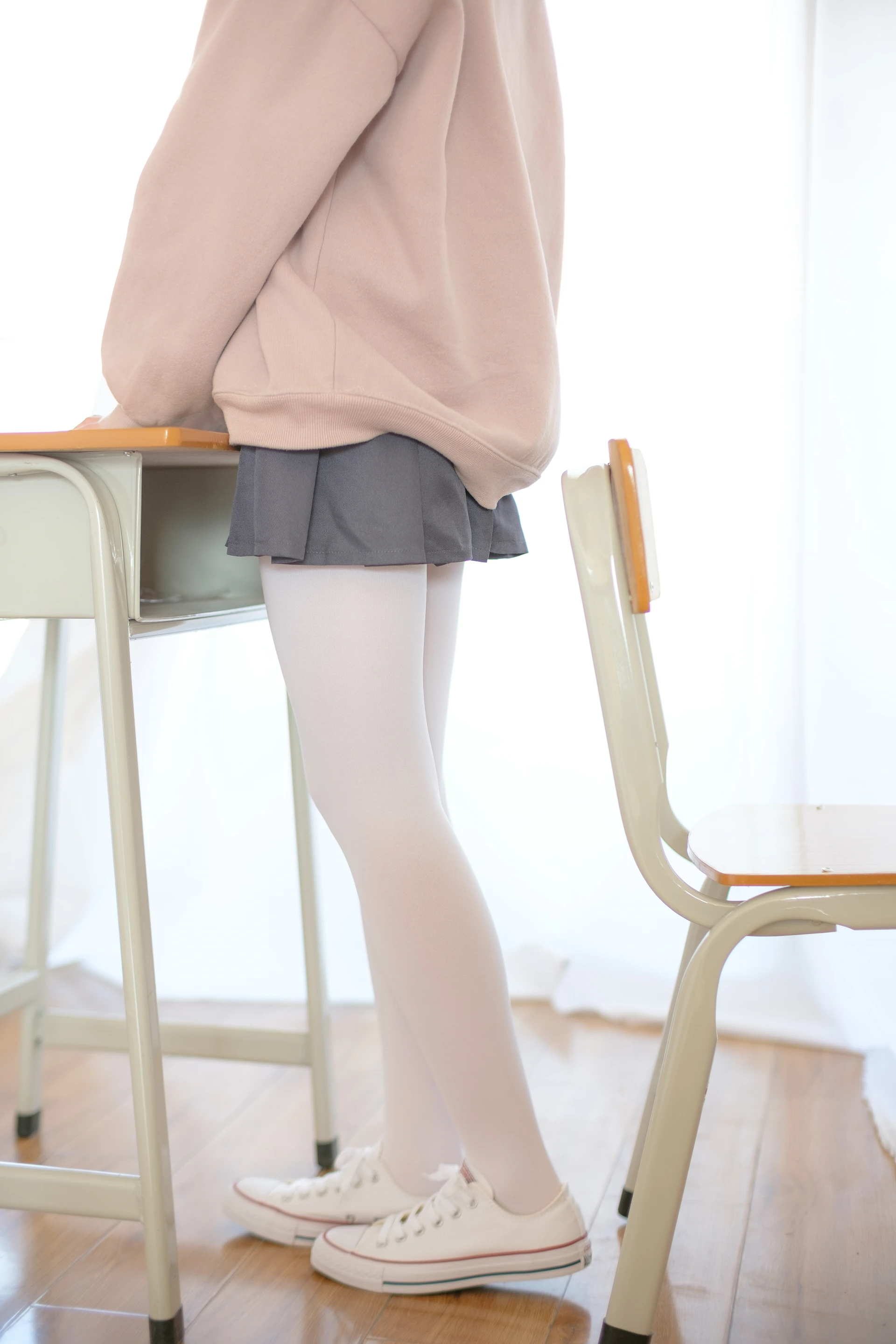 森萝财团 X-002 [105P1V-1.48G]美腿, 肉丝