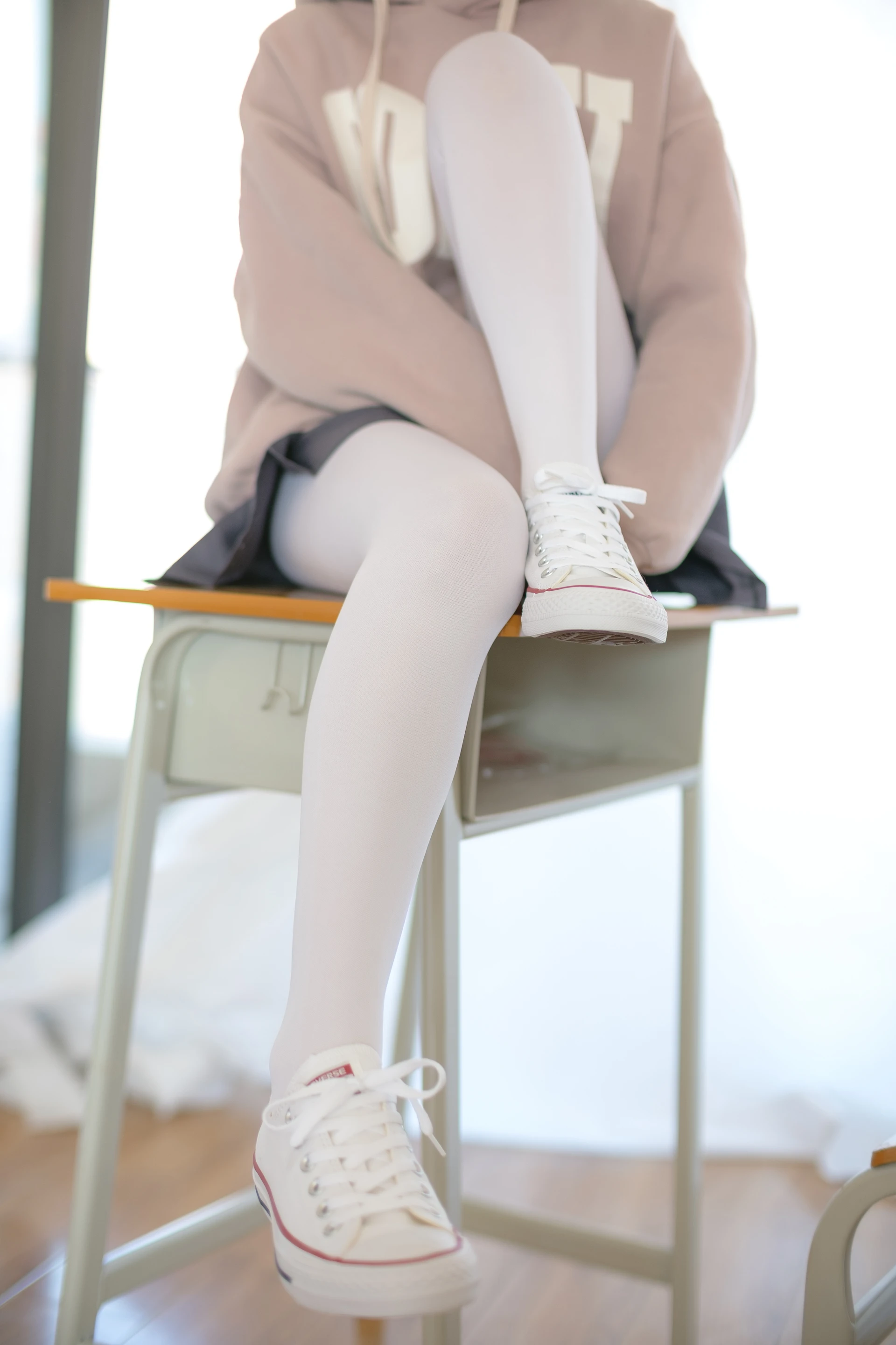 森萝财团 X-002 [105P1V-1.48G]美腿, 肉丝