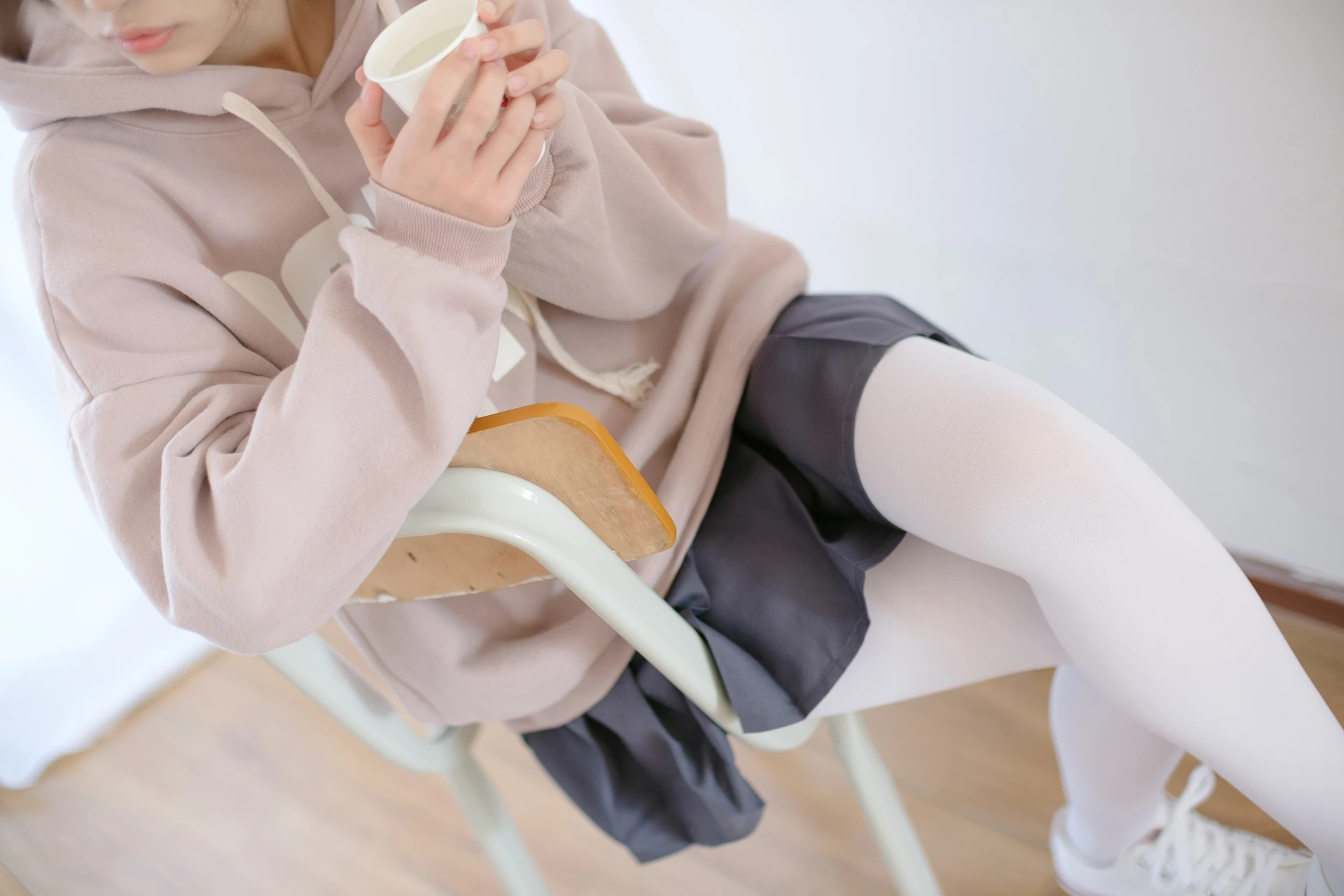 森萝财团 X-002 [105P1V-1.48G]美腿, 肉丝