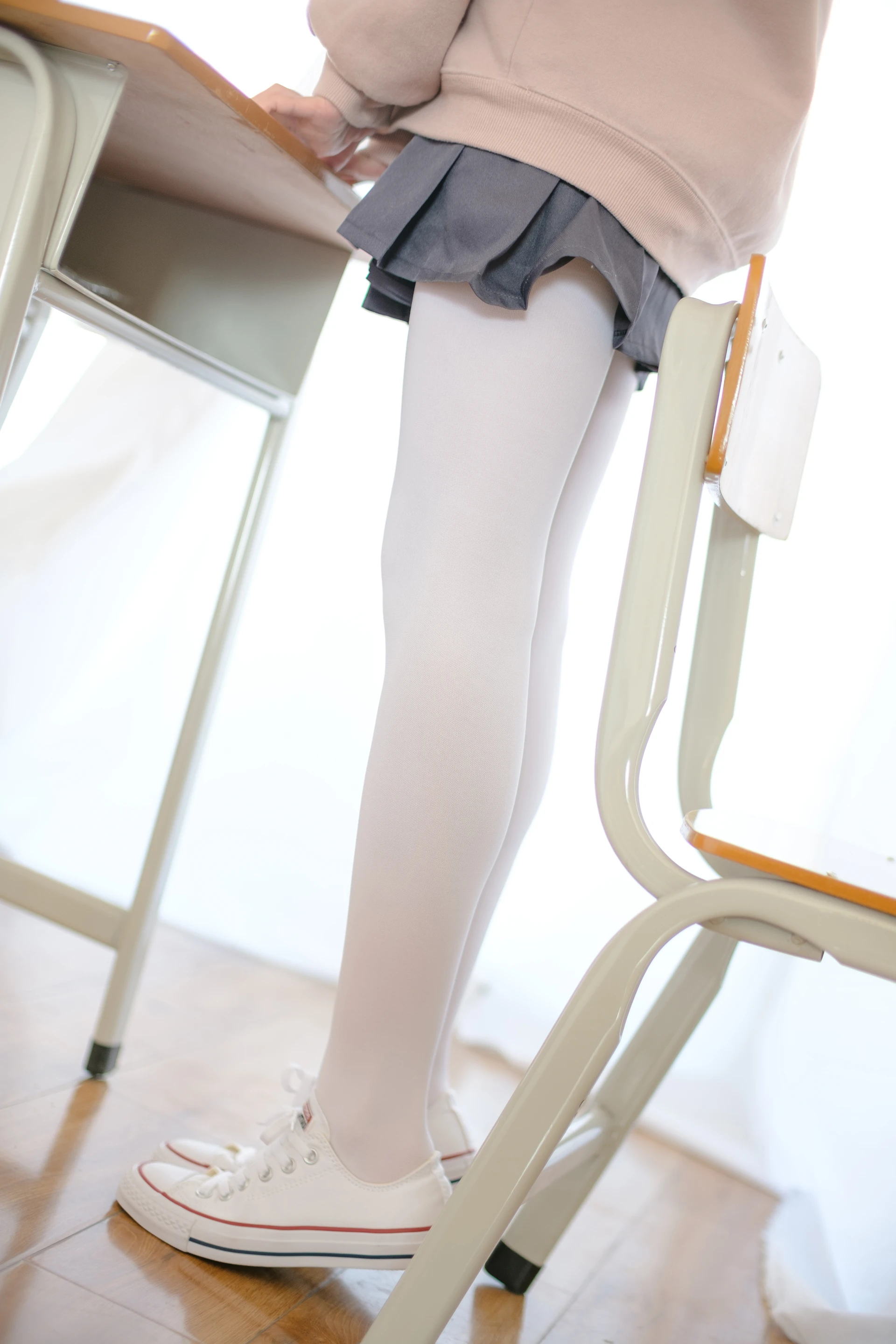 森萝财团 X-002 [105P1V-1.48G]美腿, 肉丝