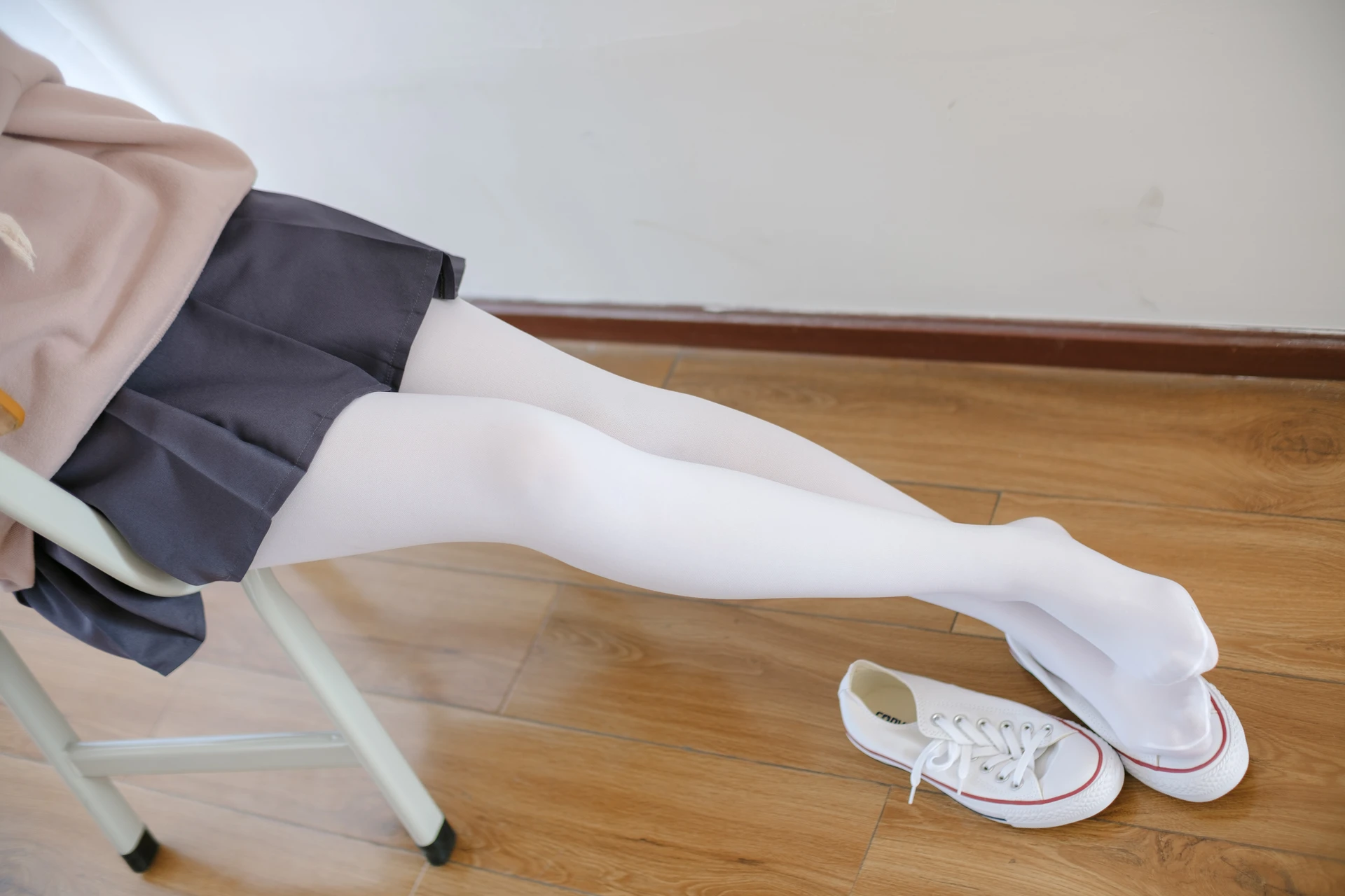 森萝财团 X-002 [105P1V-1.48G]美腿, 肉丝