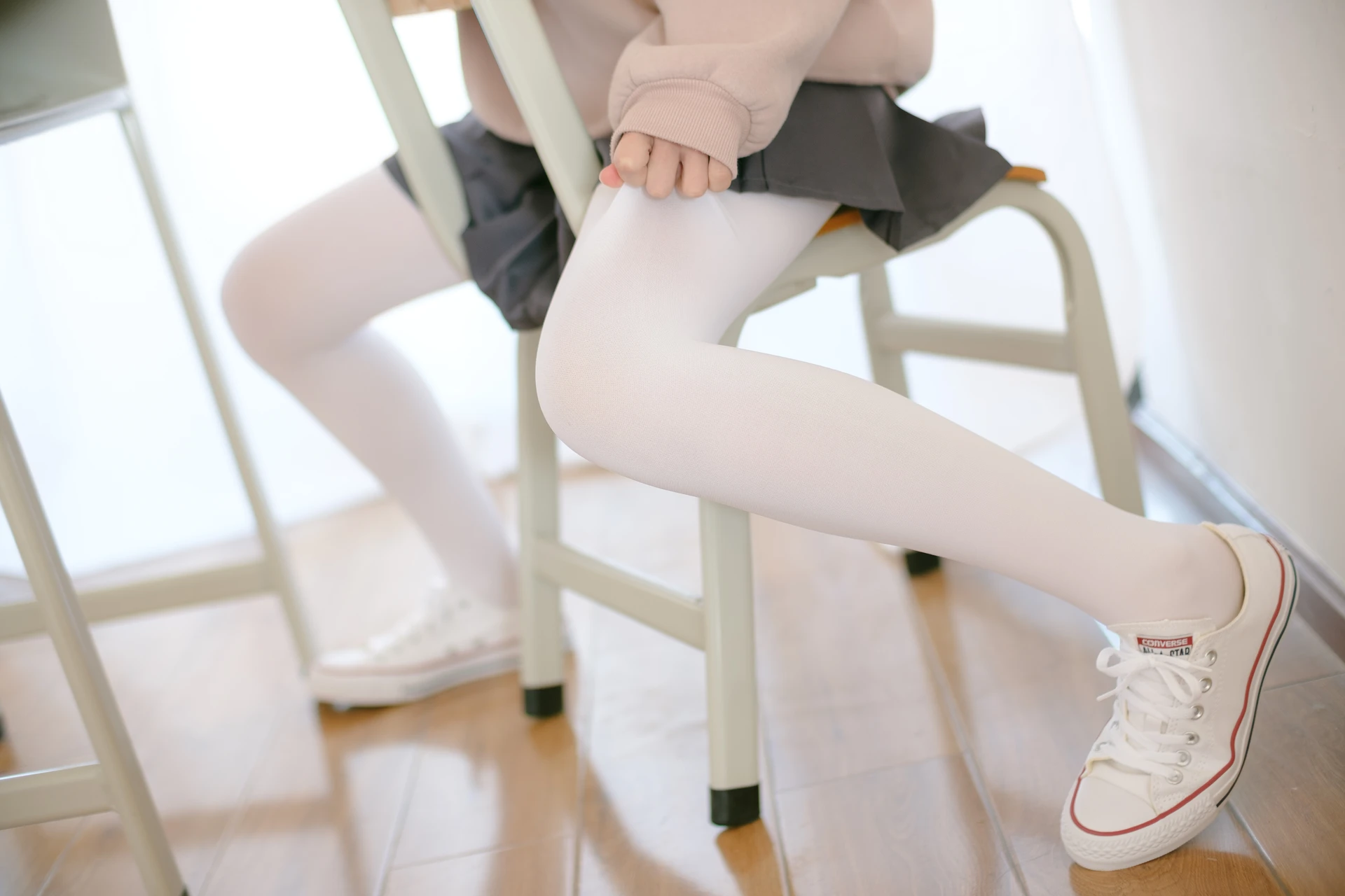 森萝财团 X-002 [105P1V-1.48G]美腿, 肉丝