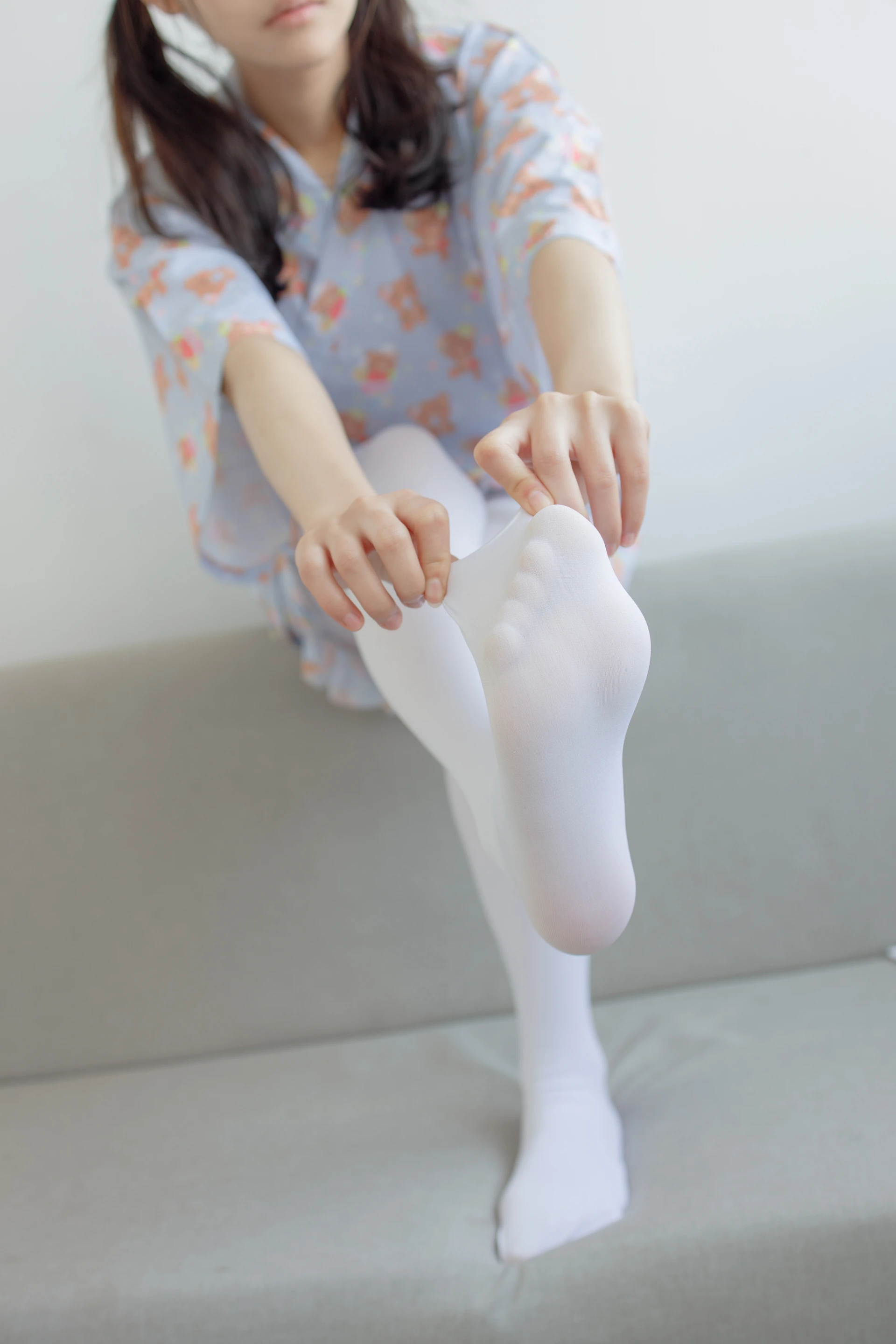 森萝财团 内部-006 沙发上的双马尾白丝睡衣美少女 [104P1V-3.39GB]