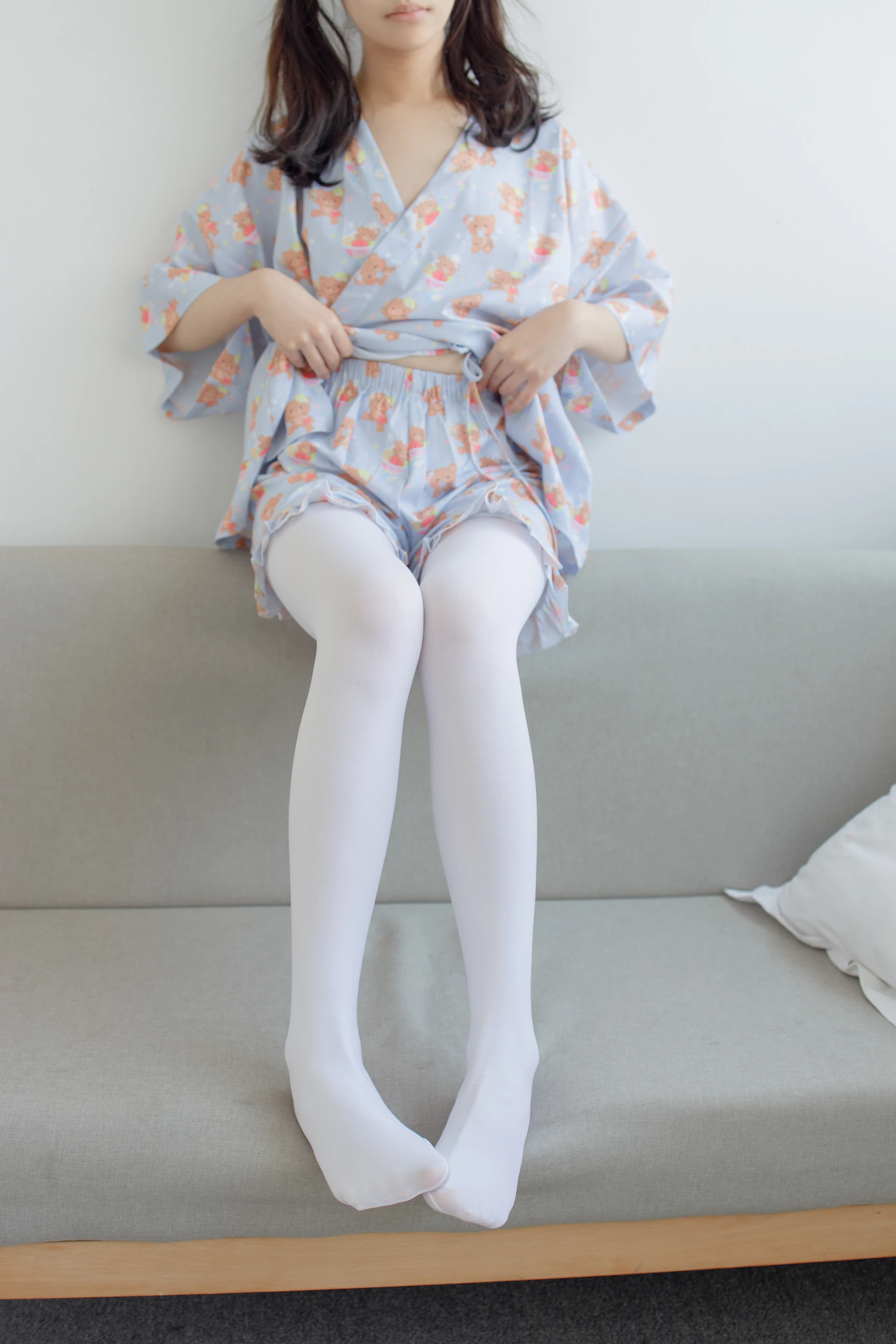 森萝财团 内部-006 沙发上的双马尾白丝睡衣美少女 [104P1V-3.39GB]