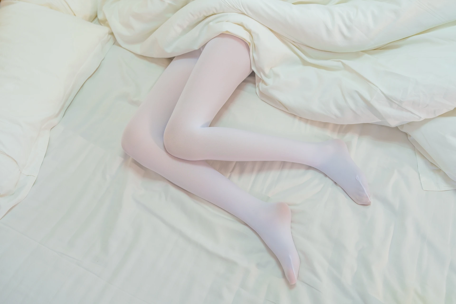 森萝财团 内部VIP系列 微风-01 白丝JK制服 [119P1V-3.49G]