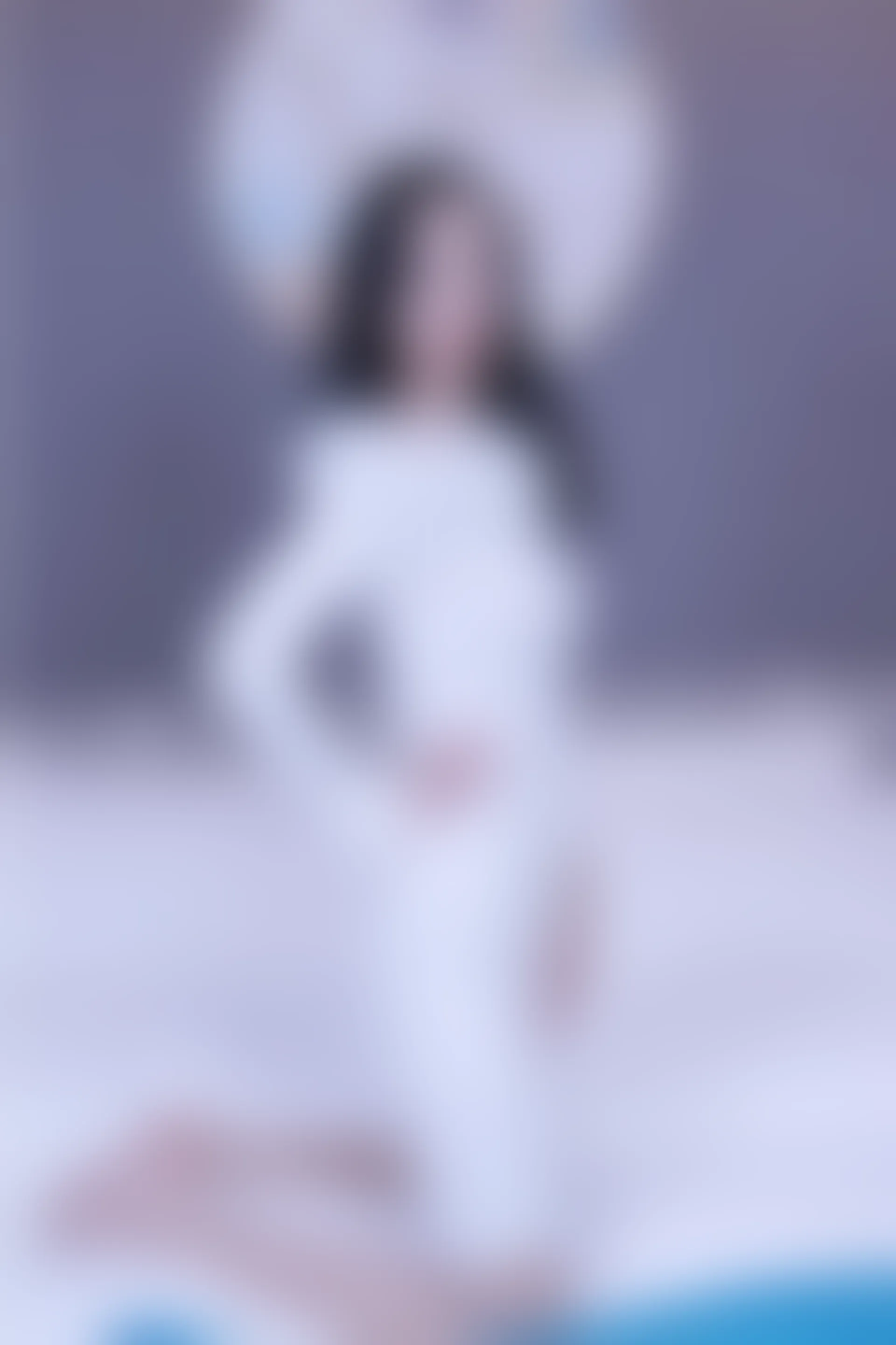 初夏女神 NO.010 依依 2022款白色毛领连衣裙搭白色短靴[147P+1V／5.55GB]