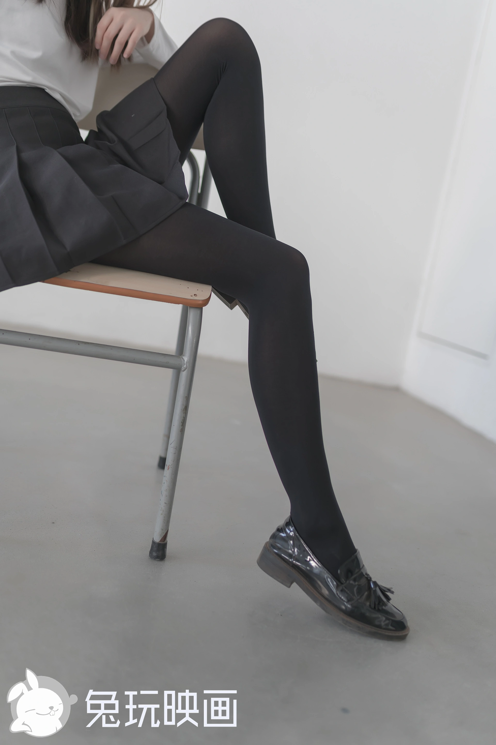 C34.004 冬天里的黑袜 [40P-57MB]