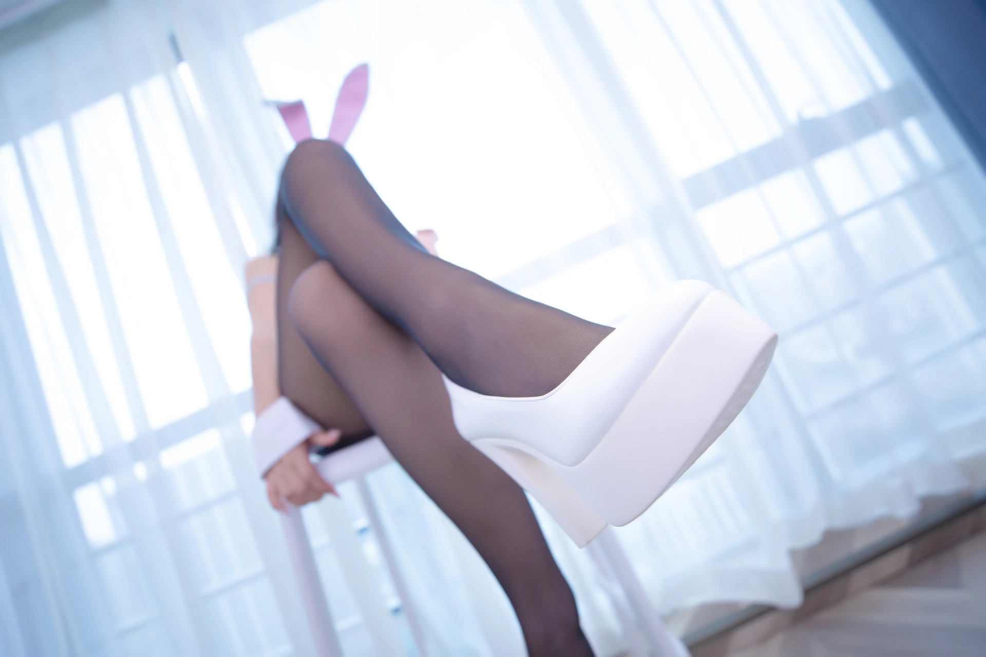 神楽坂真冬 第三季 序号33：兔女郎与钢管《バニーバブル》 [150P2V-825MB]标签：兔女郎, 内衣, 双马尾, 白丝, 神楽坂真冬, 美腿, 美足, 高跟鞋, 黑丝