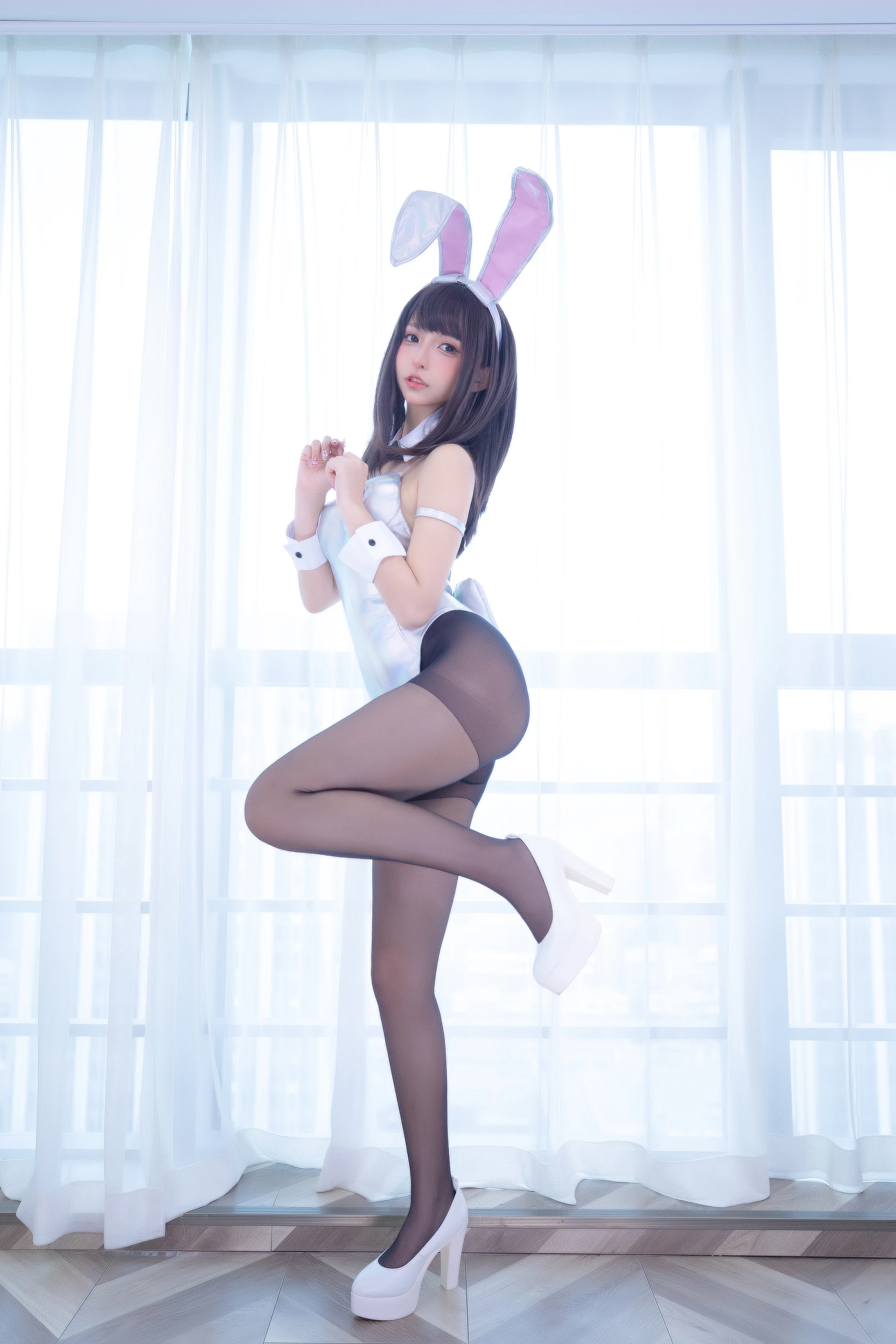 神楽坂真冬 第三季 序号33：兔女郎与钢管《バニーバブル》 [150P2V-825MB]标签：兔女郎, 内衣, 双马尾, 白丝, 神楽坂真冬, 美腿, 美足, 高跟鞋, 黑丝