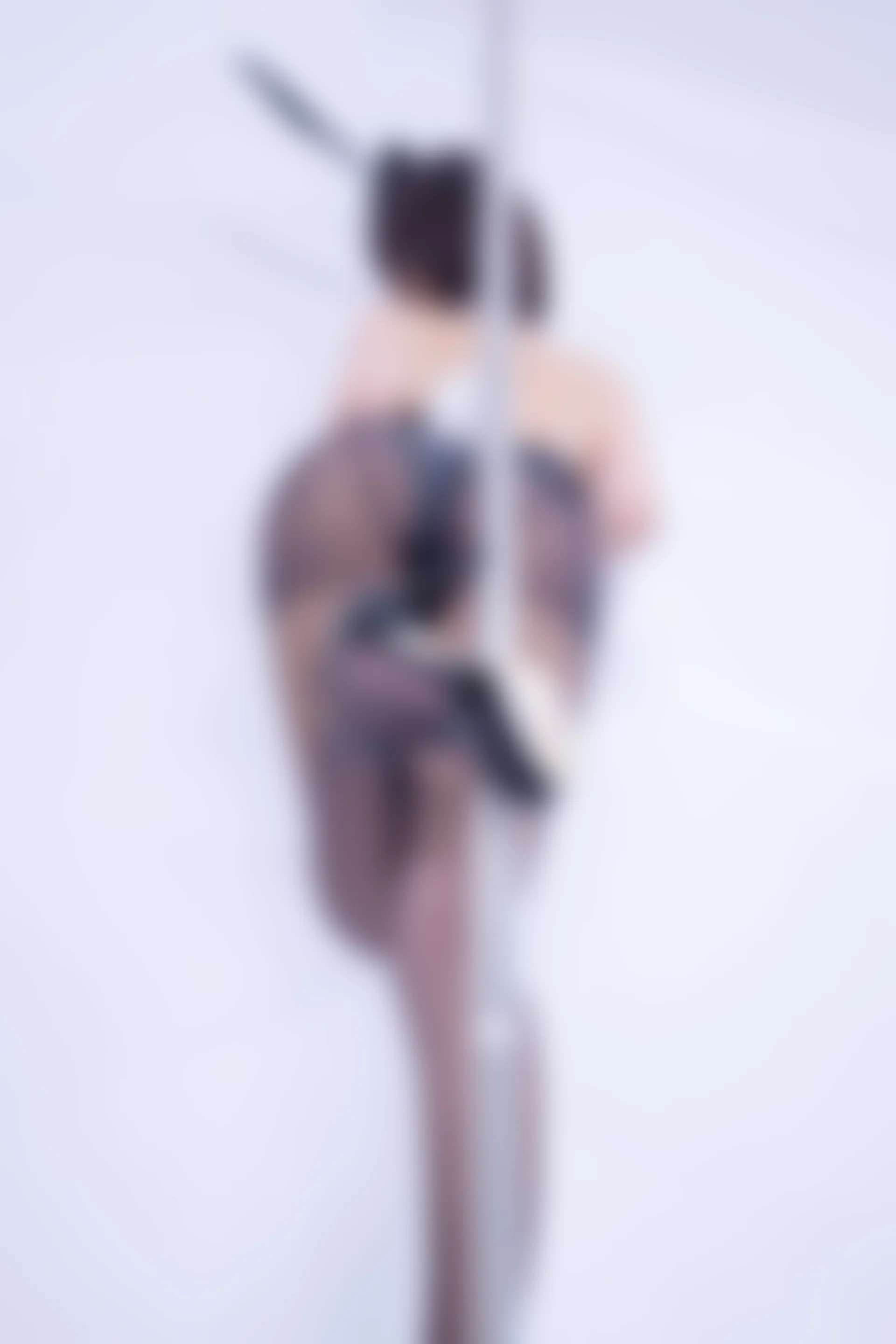 神楽坂真冬 第三季 序号33：兔女郎与钢管《バニーバブル》 [150P2V-825MB]标签：兔女郎, 内衣, 双马尾, 白丝, 神楽坂真冬, 美腿, 美足, 高跟鞋, 黑丝