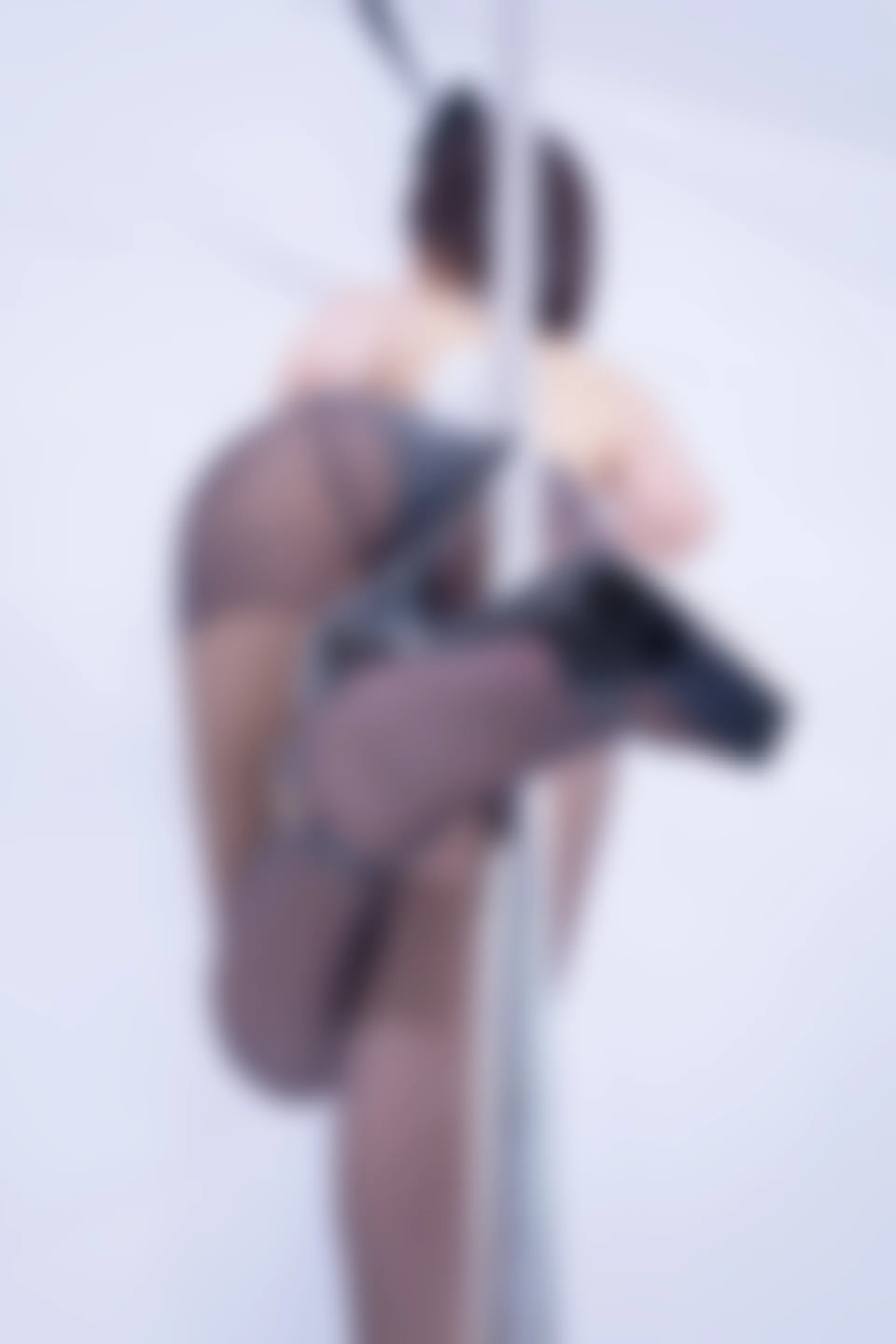 神楽坂真冬 第三季 序号33：兔女郎与钢管《バニーバブル》 [150P2V-825MB]标签：兔女郎, 内衣, 双马尾, 白丝, 神楽坂真冬, 美腿, 美足, 高跟鞋, 黑丝