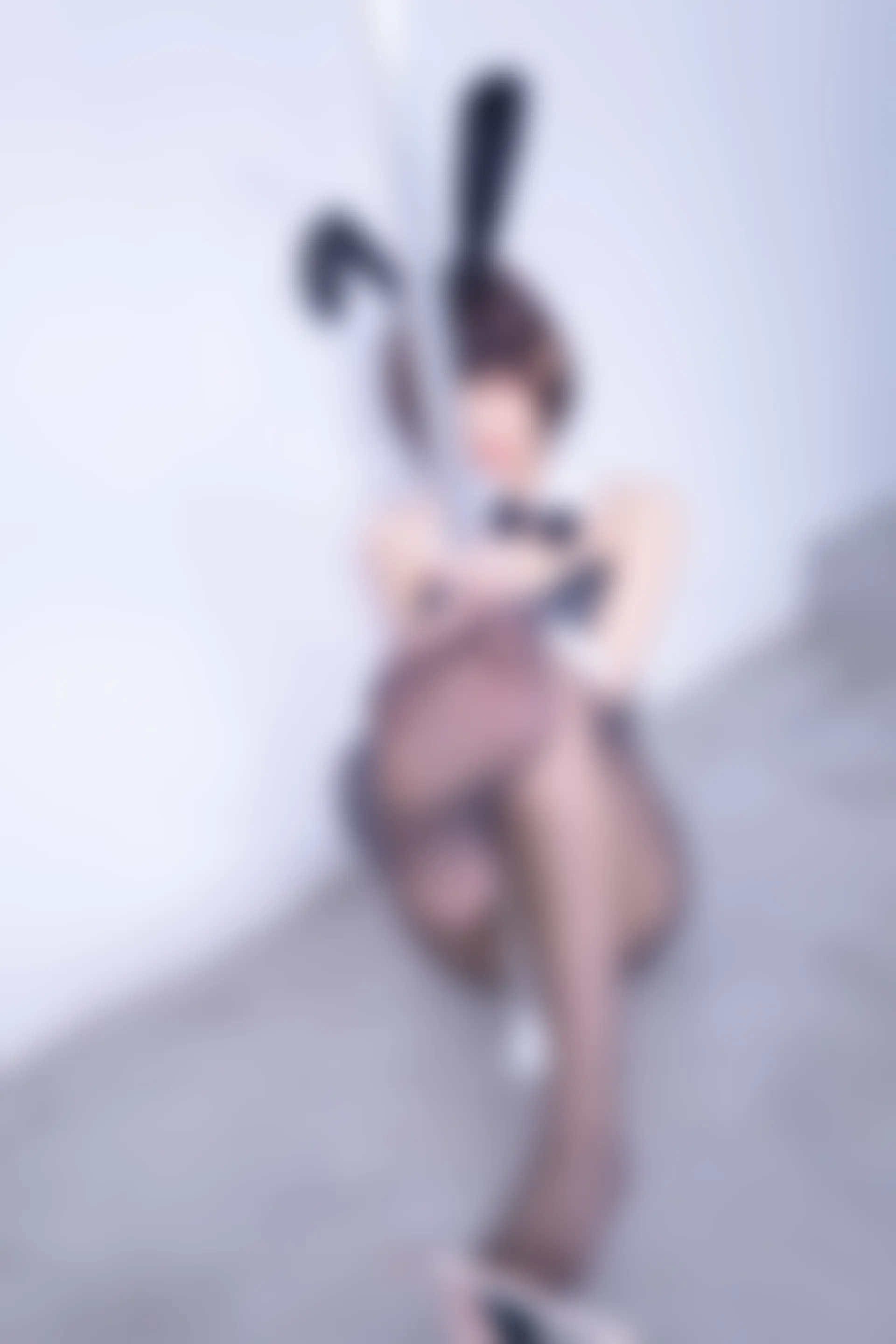 神楽坂真冬 第三季 序号33：兔女郎与钢管《バニーバブル》 [150P2V-825MB]标签：兔女郎, 内衣, 双马尾, 白丝, 神楽坂真冬, 美腿, 美足, 高跟鞋, 黑丝