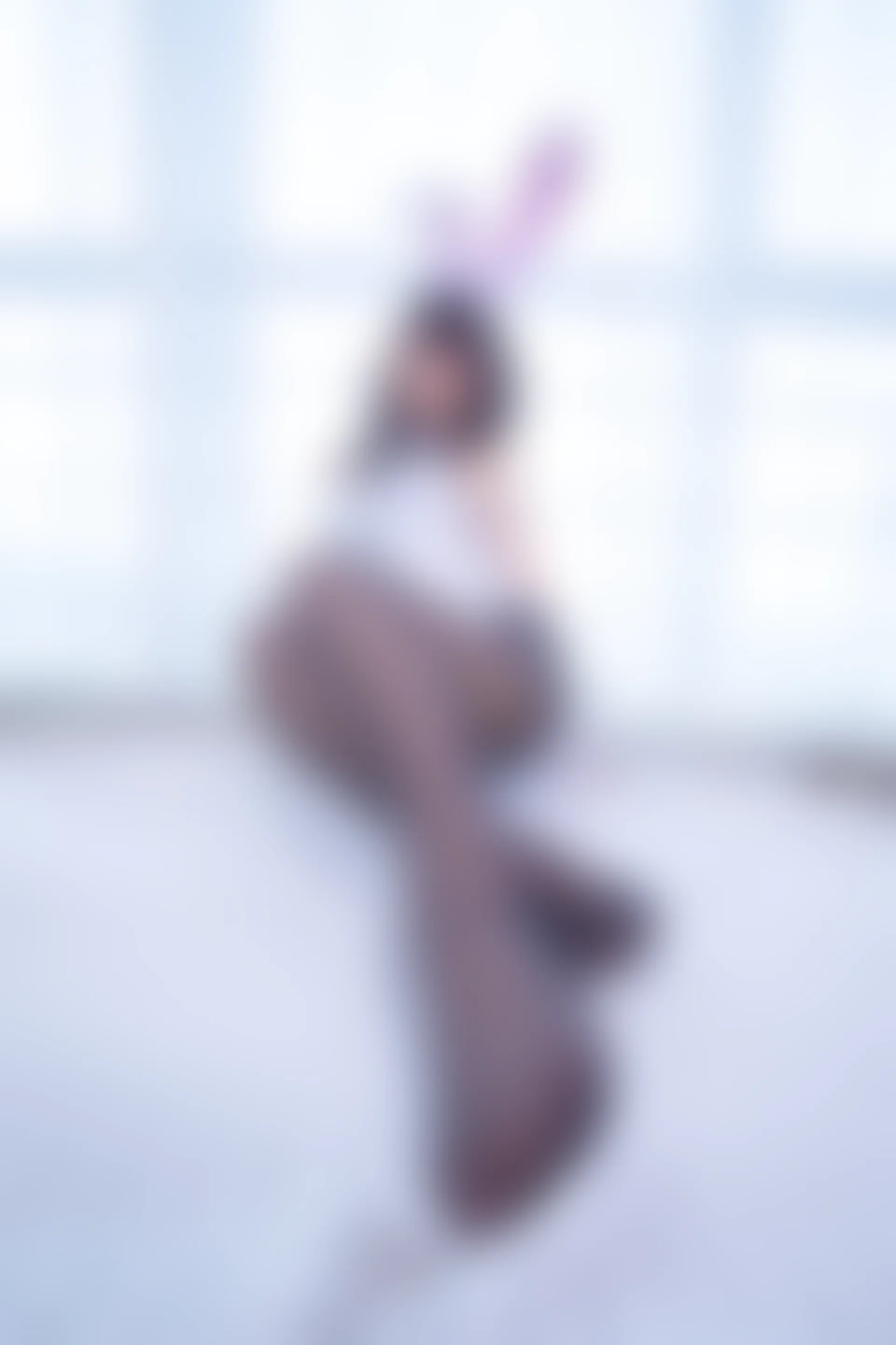 神楽坂真冬 第三季 序号33：兔女郎与钢管《バニーバブル》 [150P2V-825MB]标签：兔女郎, 内衣, 双马尾, 白丝, 神楽坂真冬, 美腿, 美足, 高跟鞋, 黑丝