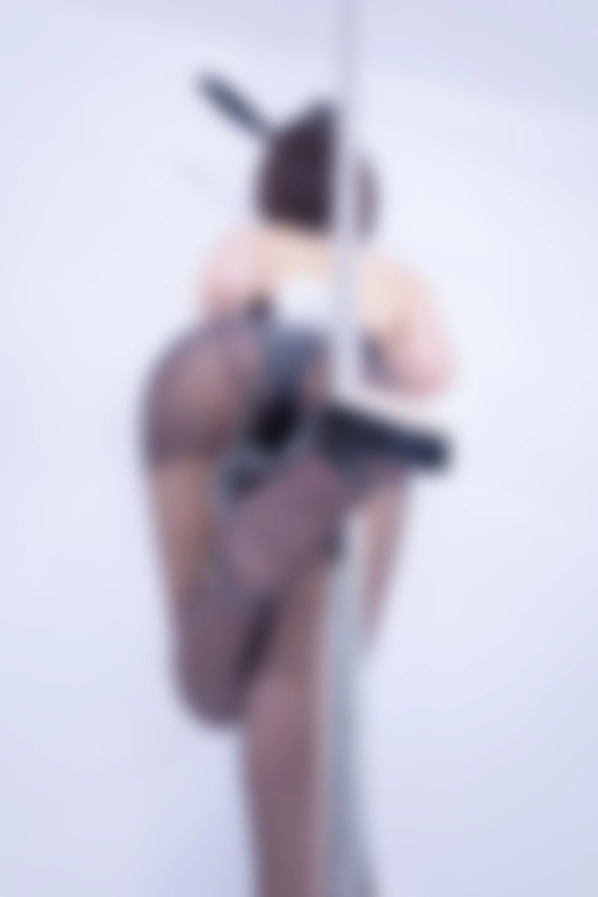 神楽坂真冬 第三季 序号33：兔女郎与钢管《バニーバブル》 [150P2V-825MB]标签：兔女郎, 内衣, 双马尾, 白丝, 神楽坂真冬, 美腿, 美足, 高跟鞋, 黑丝