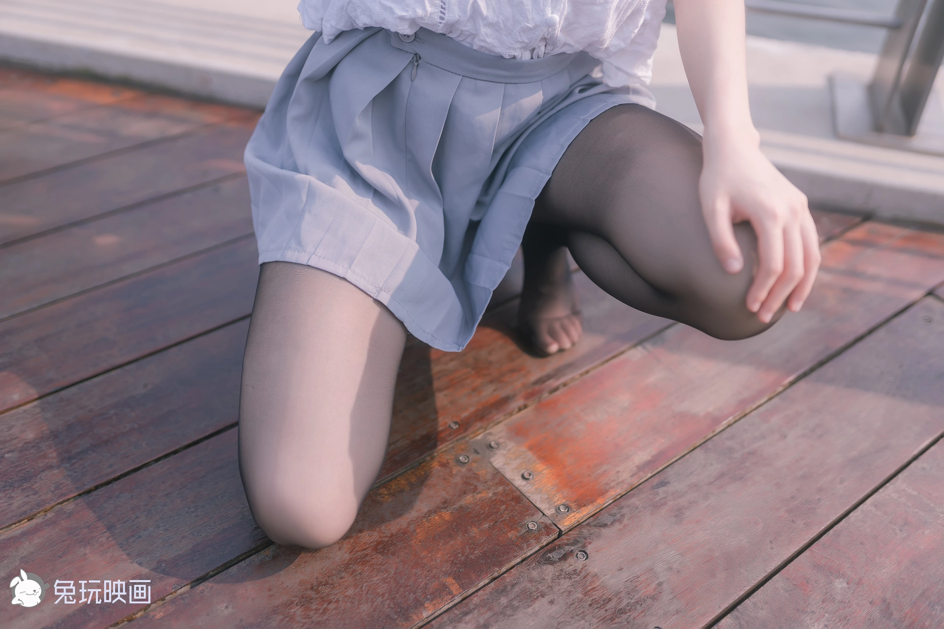 C00.003 河边的黑丝 [42P-89MB]