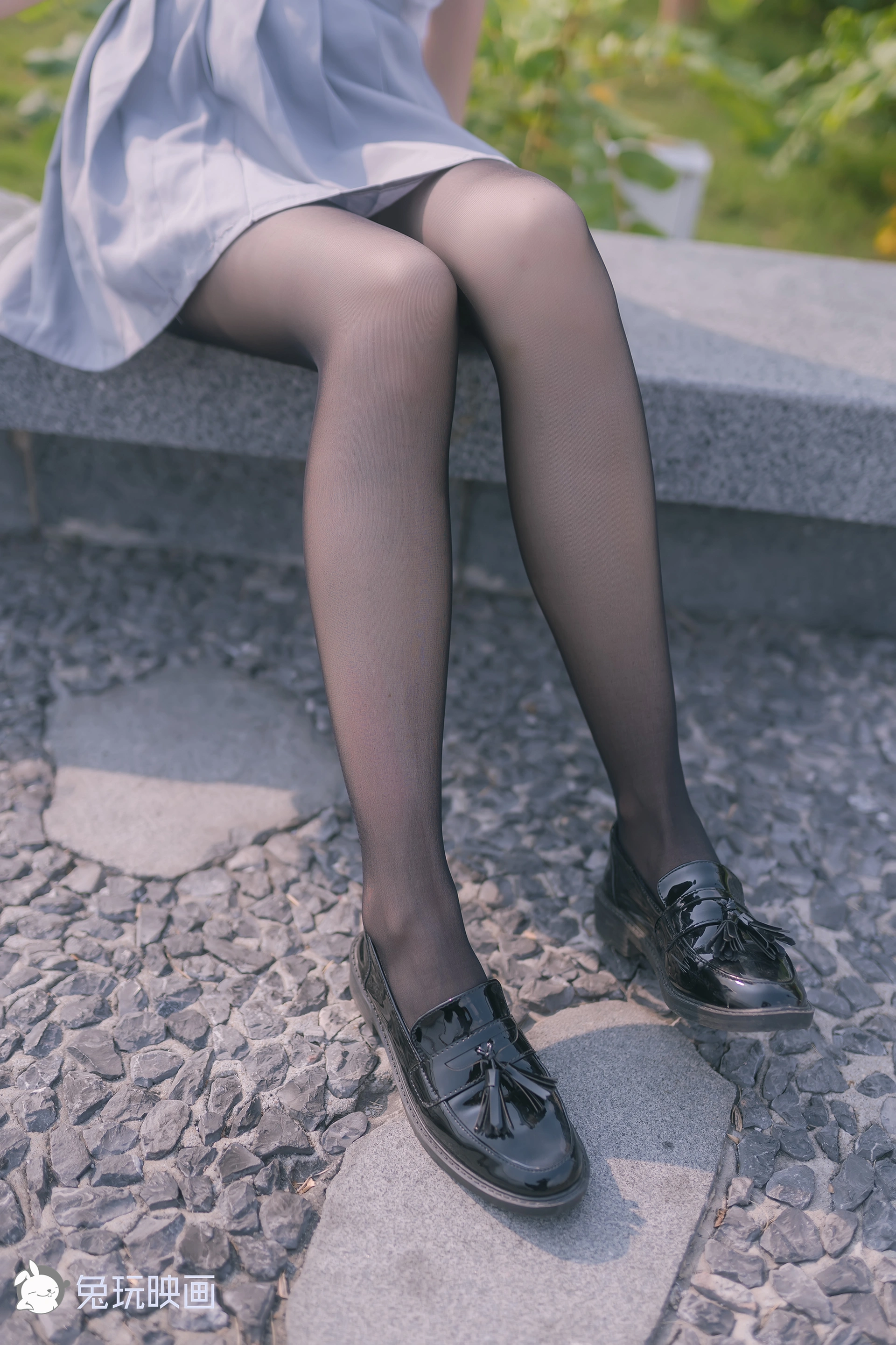 C00.003 河边的黑丝 [42P-89MB]
