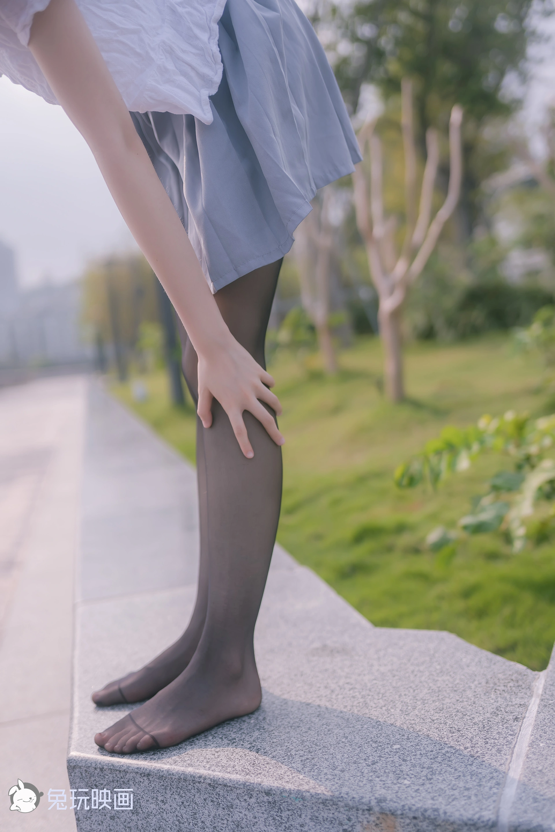 C00.003 河边的黑丝 [42P-89MB]