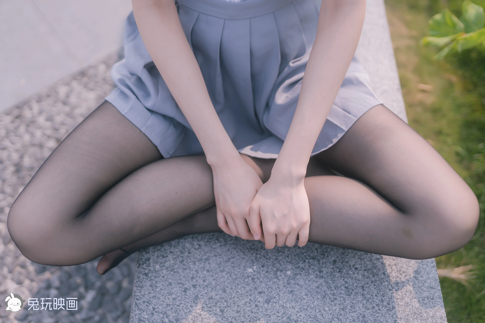C00.003 河边的黑丝 [42P-89MB]