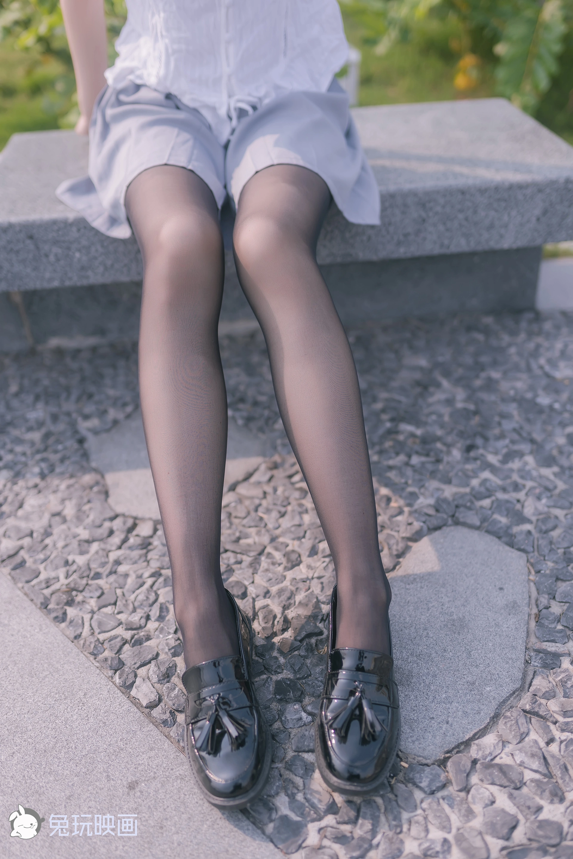 C00.003 河边的黑丝 [42P-89MB]
