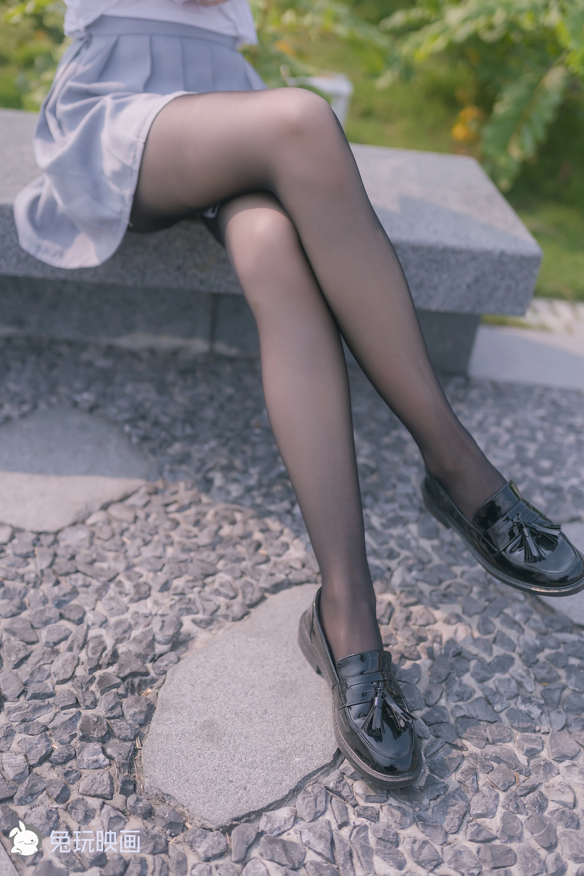 C00.003 河边的黑丝 [42P-89MB]