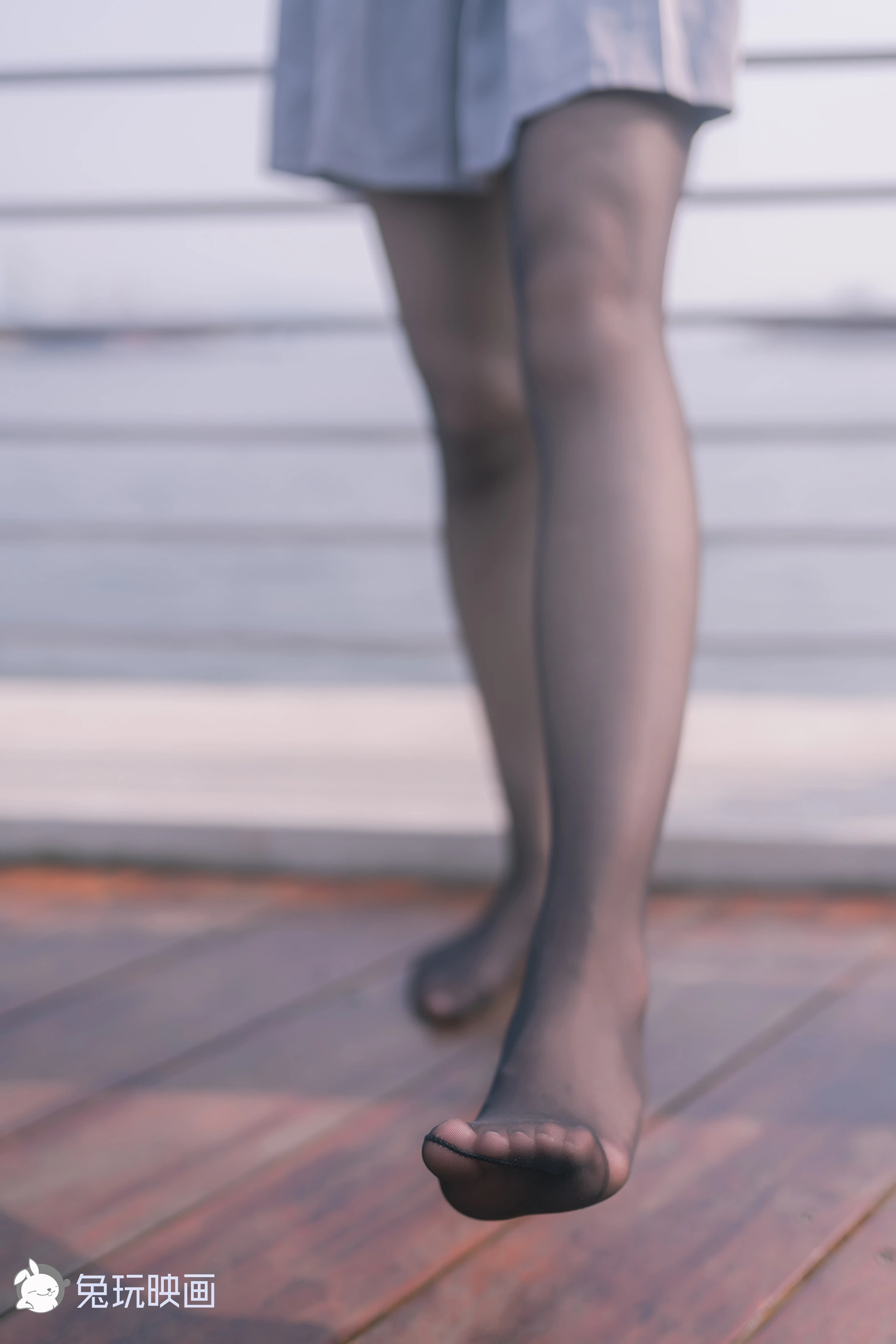C00.003 河边的黑丝 [42P-89MB]