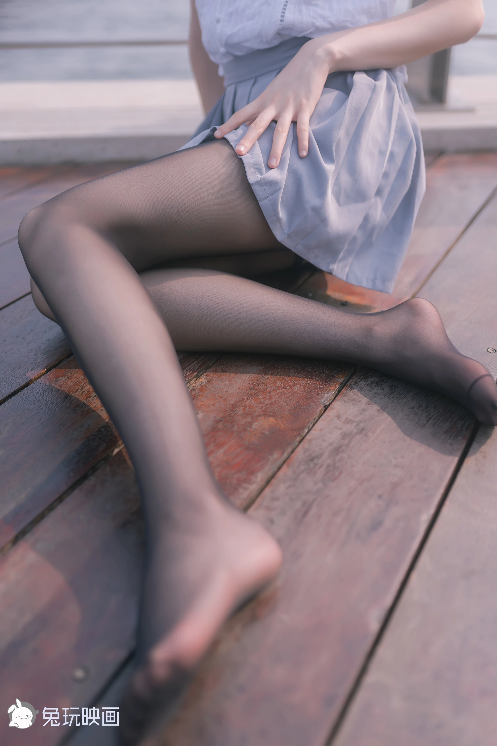 C00.003 河边的黑丝 [42P-89MB]