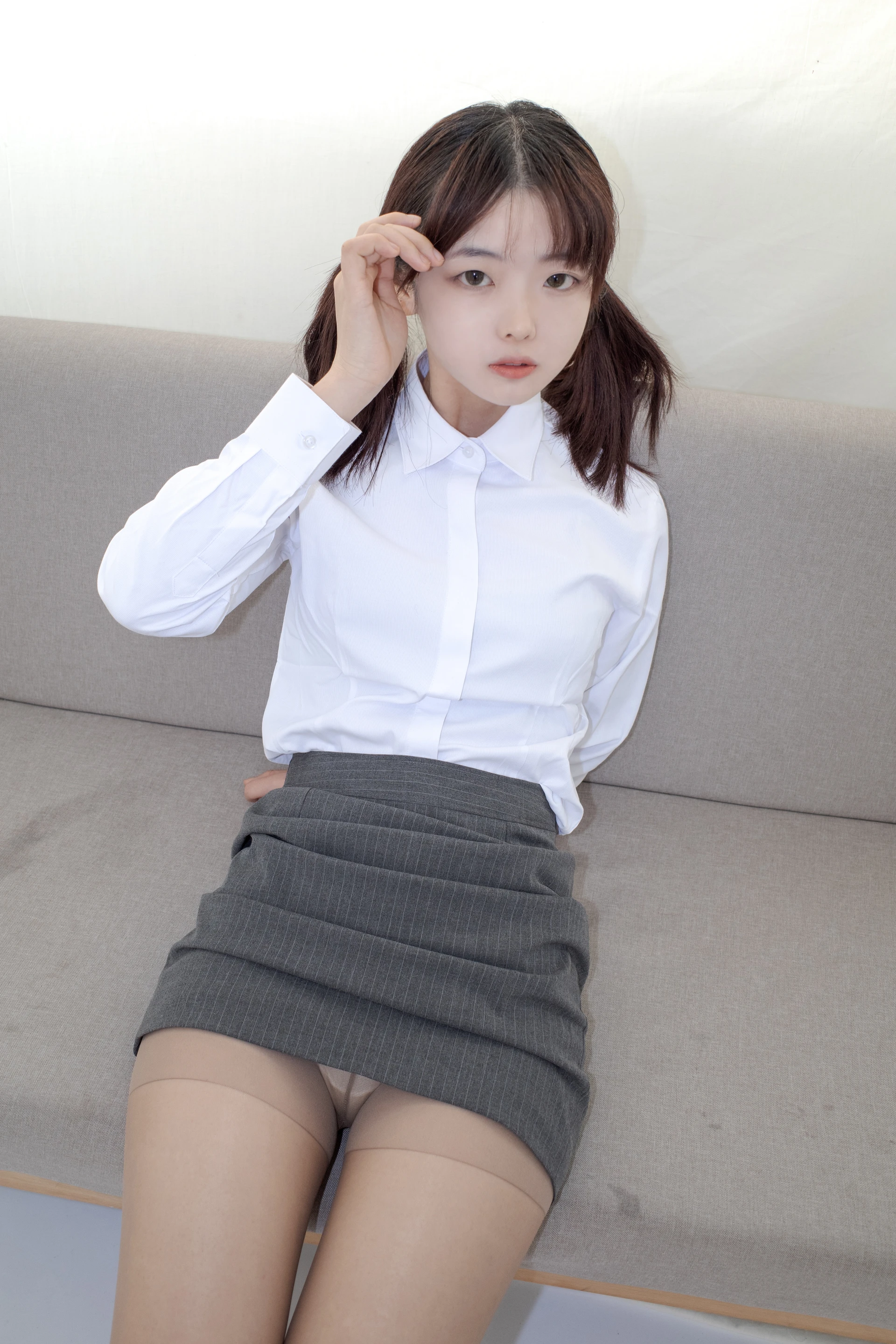 森萝财团 内部-008 白衬衫黑短裙职场0L灰丝 [91P1V-3.12GB]