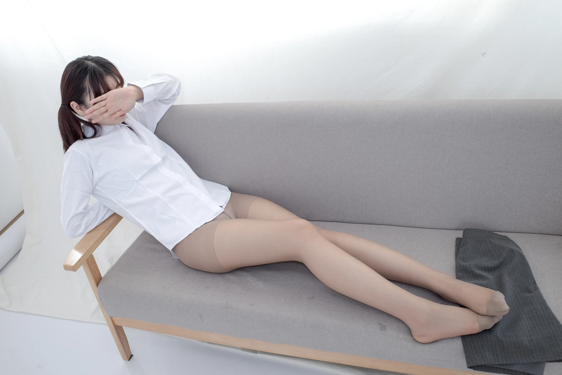 森萝财团 内部-008 白衬衫黑短裙职场0L灰丝 [91P1V-3.12GB]