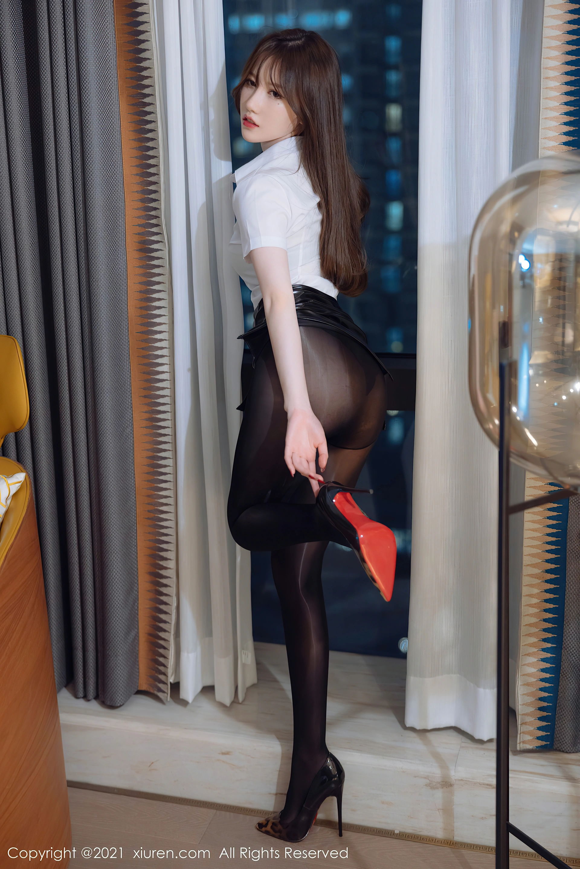 XiuRen秀人网 2021.12.28 No.4395 美桃酱 黑丝清纯[51+1P 517MB]
