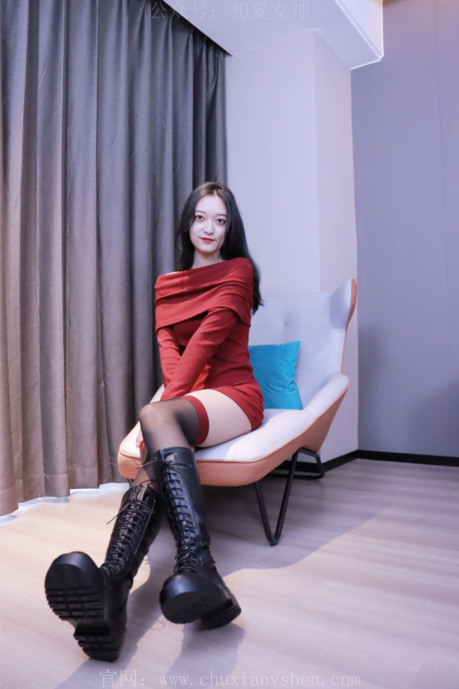 初夏女神 NO.017 依依~M码酒红连衣裙搭黑色长靴[140P-1V-6.76G]