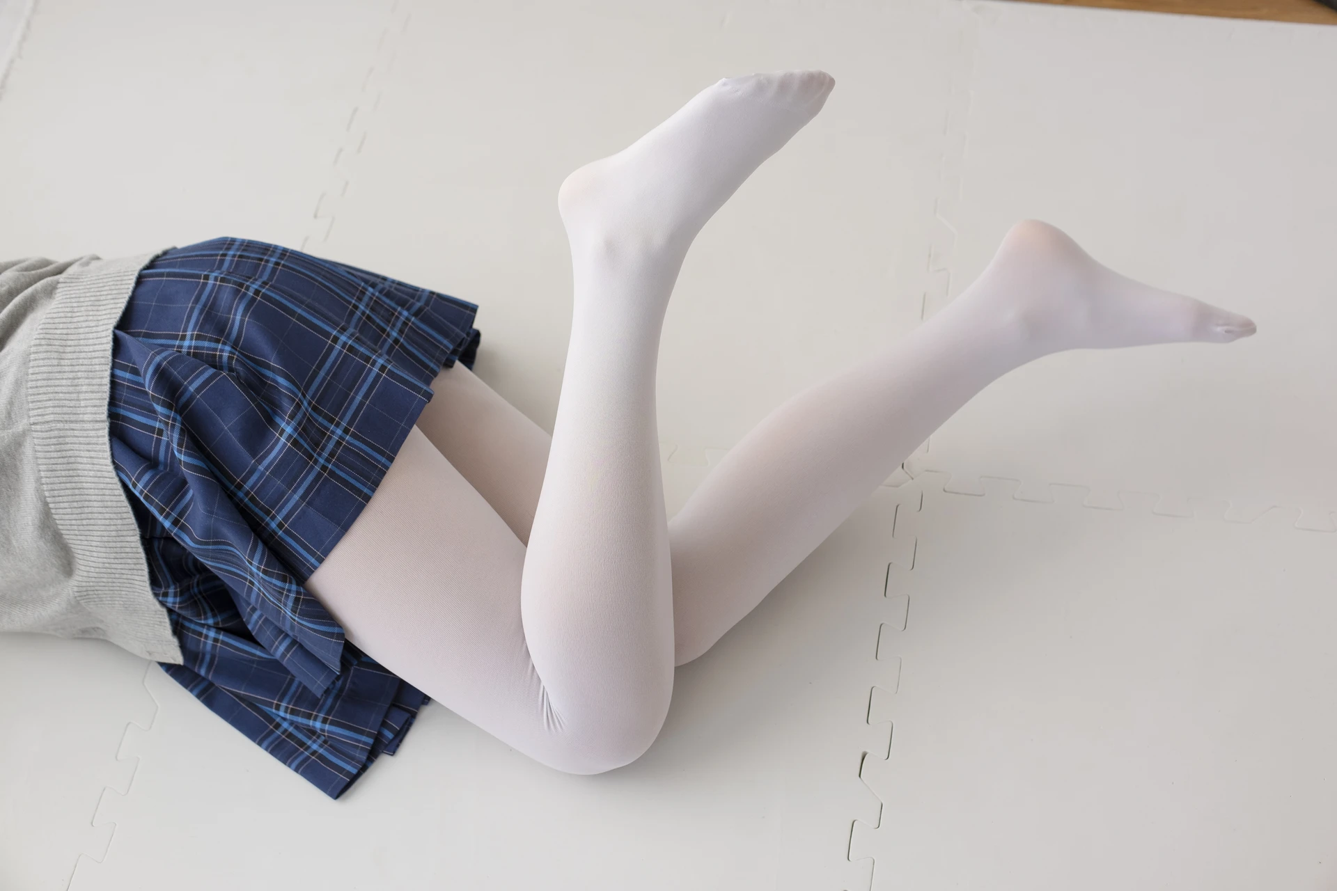 森萝财团 R15-047 [114P-571M]学生装, 森萝财团, 白丝, 美腿