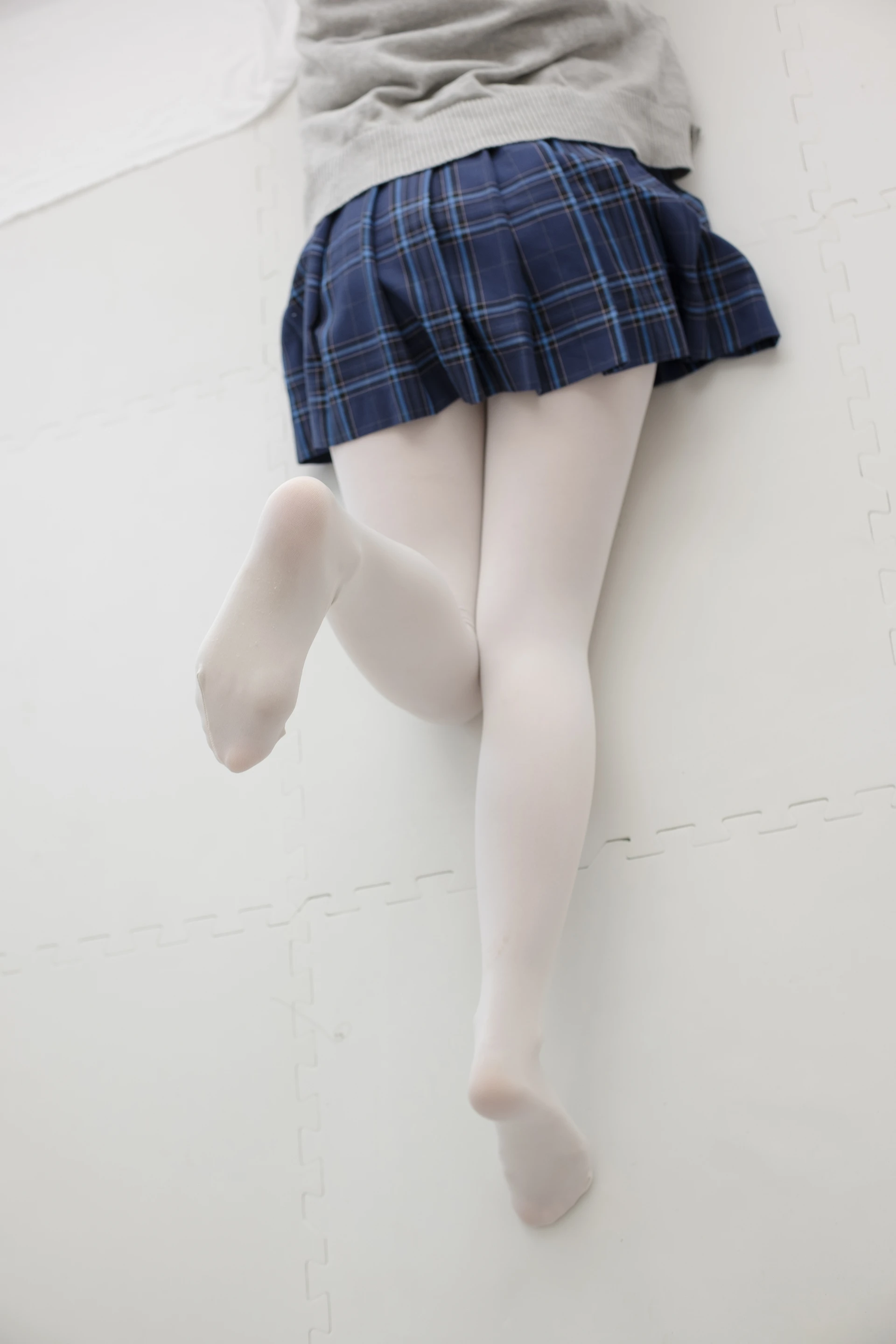 森萝财团 R15-047 [114P-571M]学生装, 森萝财团, 白丝, 美腿