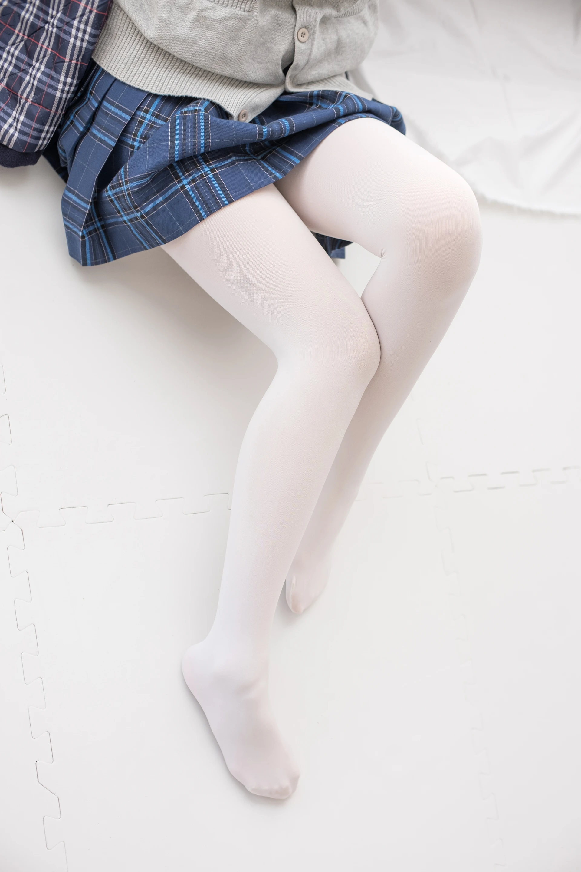 森萝财团 R15-047 [114P-571M]学生装, 森萝财团, 白丝, 美腿