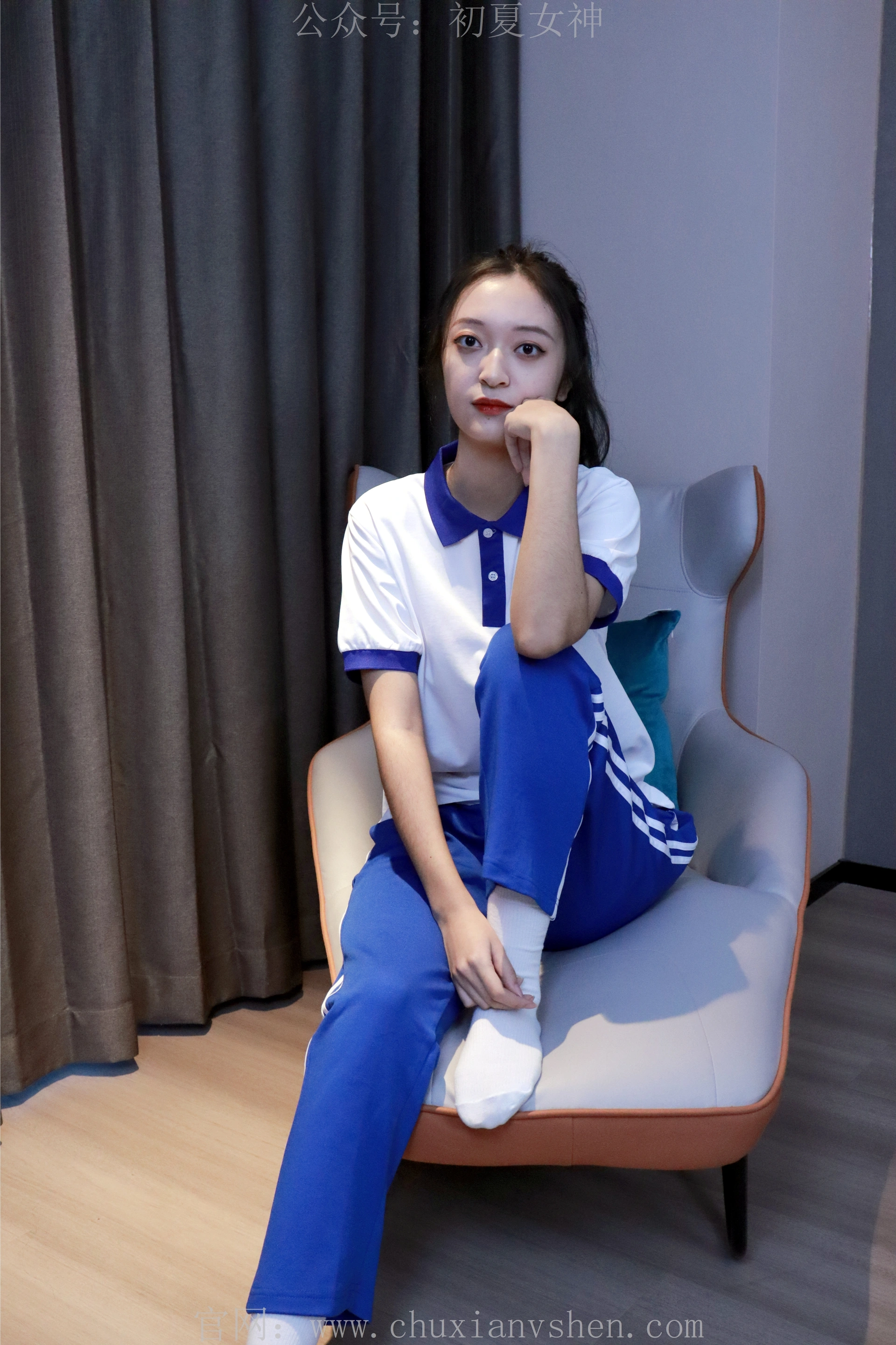 初夏女神 NO.001 依依~校服搭配37码运动鞋拍摄[126P-1V-5.45G]