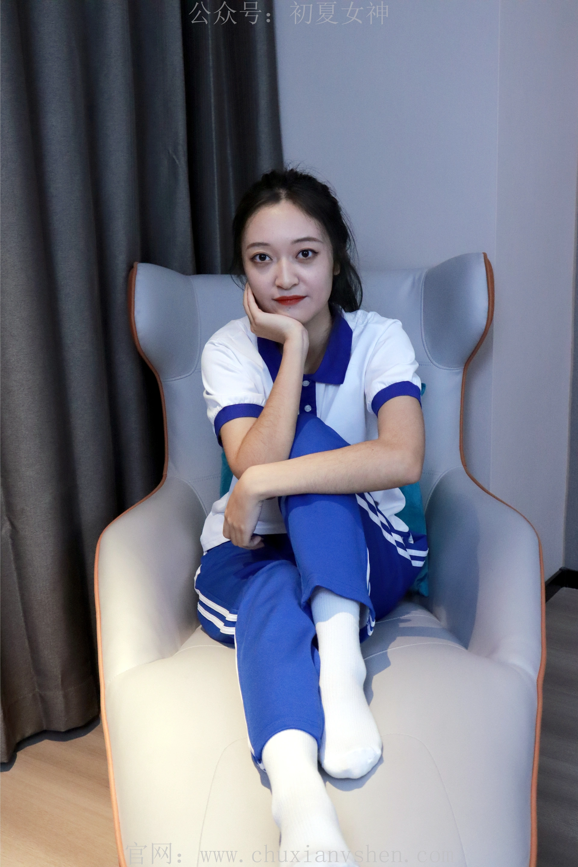 初夏女神 NO.001 依依~校服搭配37码运动鞋拍摄[126P-1V-5.45G]