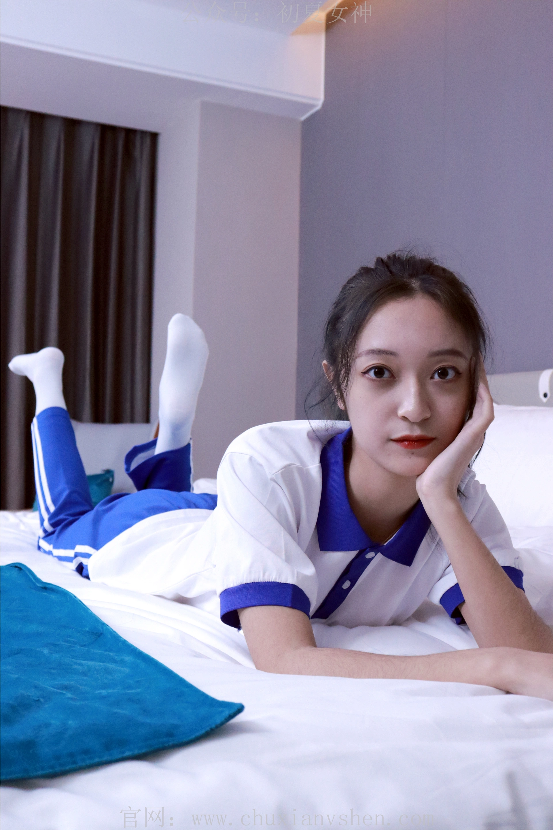 初夏女神 NO.001 依依~校服搭配37码运动鞋拍摄[126P-1V-5.45G]