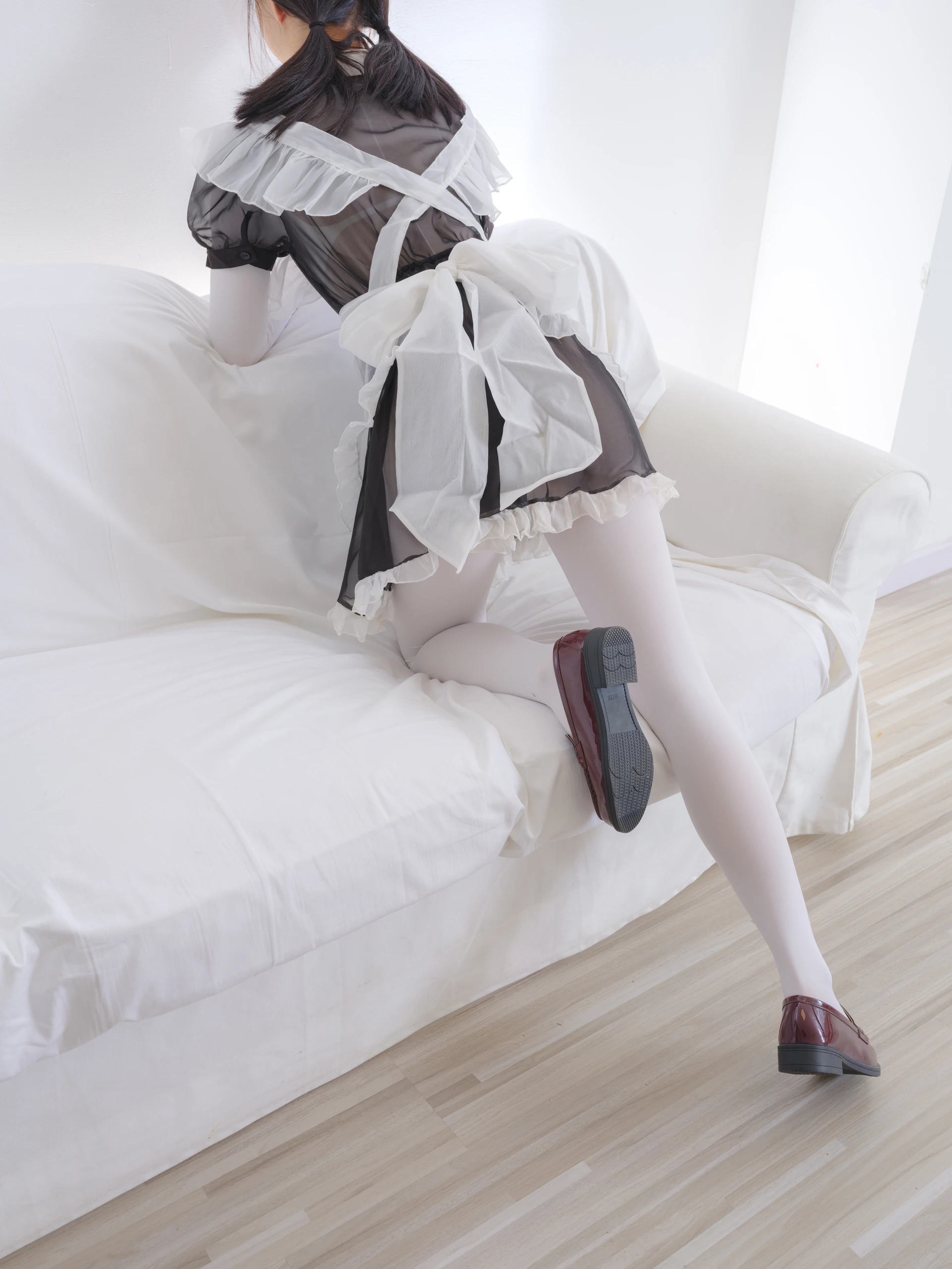 森萝财团 雨云-04E 4K 白丝双马尾卫衣+女仆装 [108P1V-6.64GB]