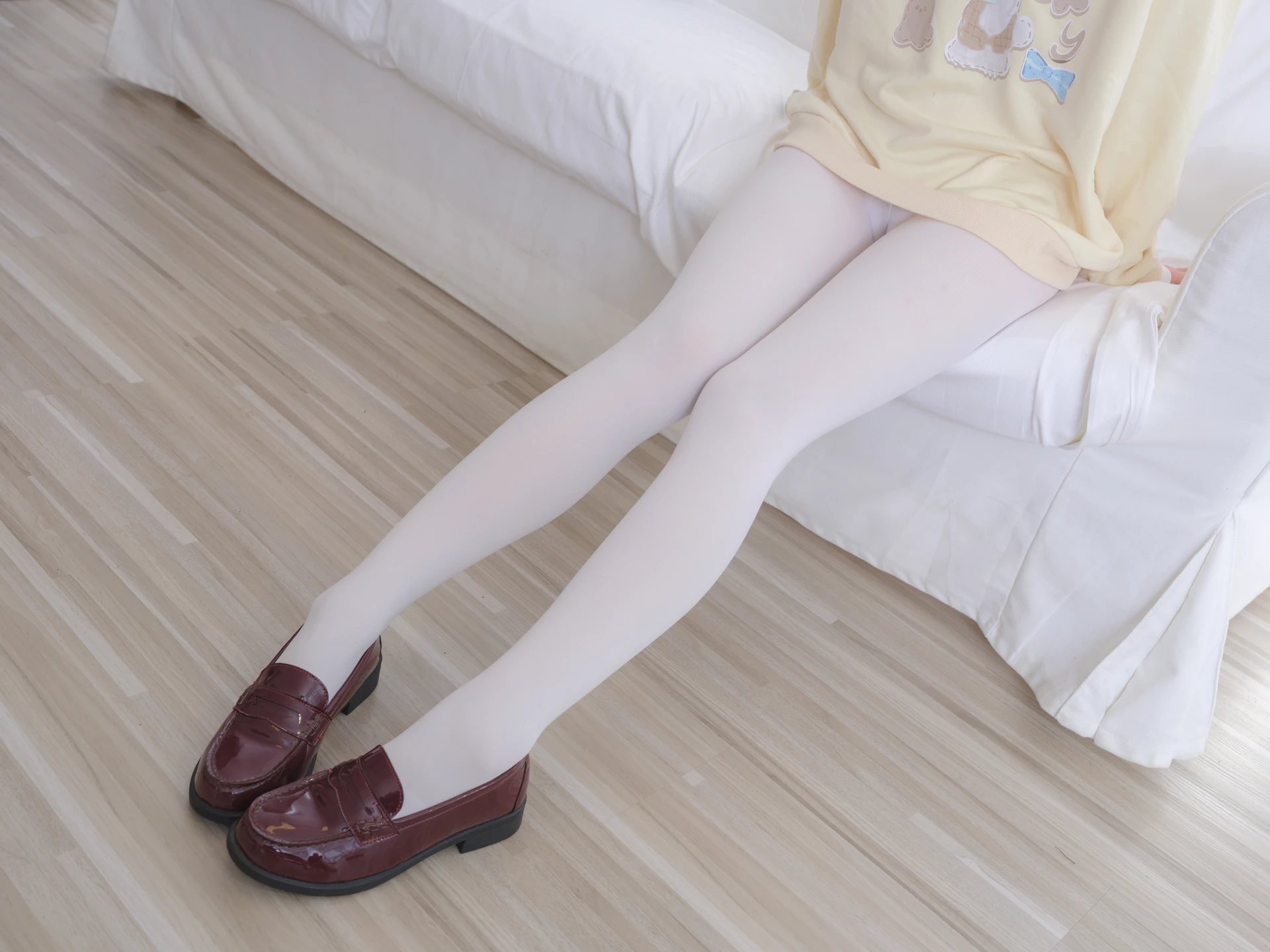 森萝财团 雨云-04E 4K 白丝双马尾卫衣+女仆装 [108P1V-6.64GB]