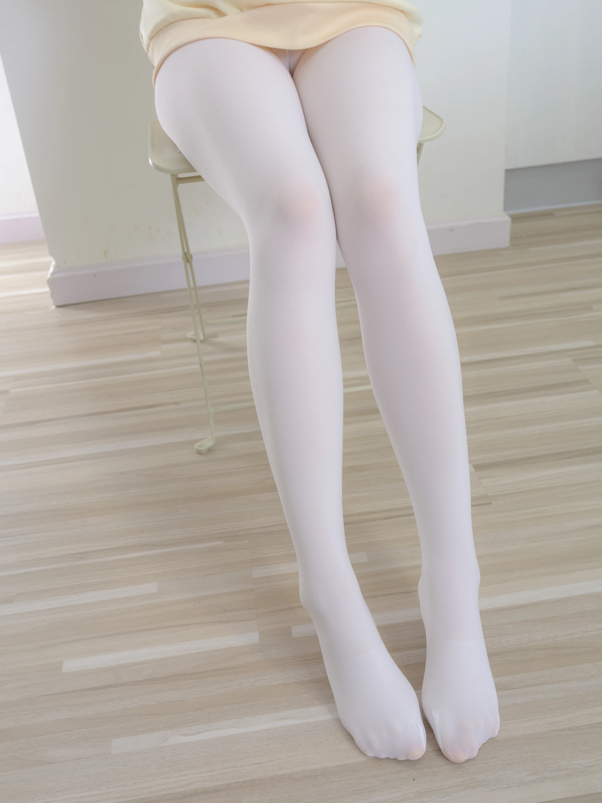森萝财团 雨云-04E 4K 白丝双马尾卫衣+女仆装 [108P1V-6.64GB]