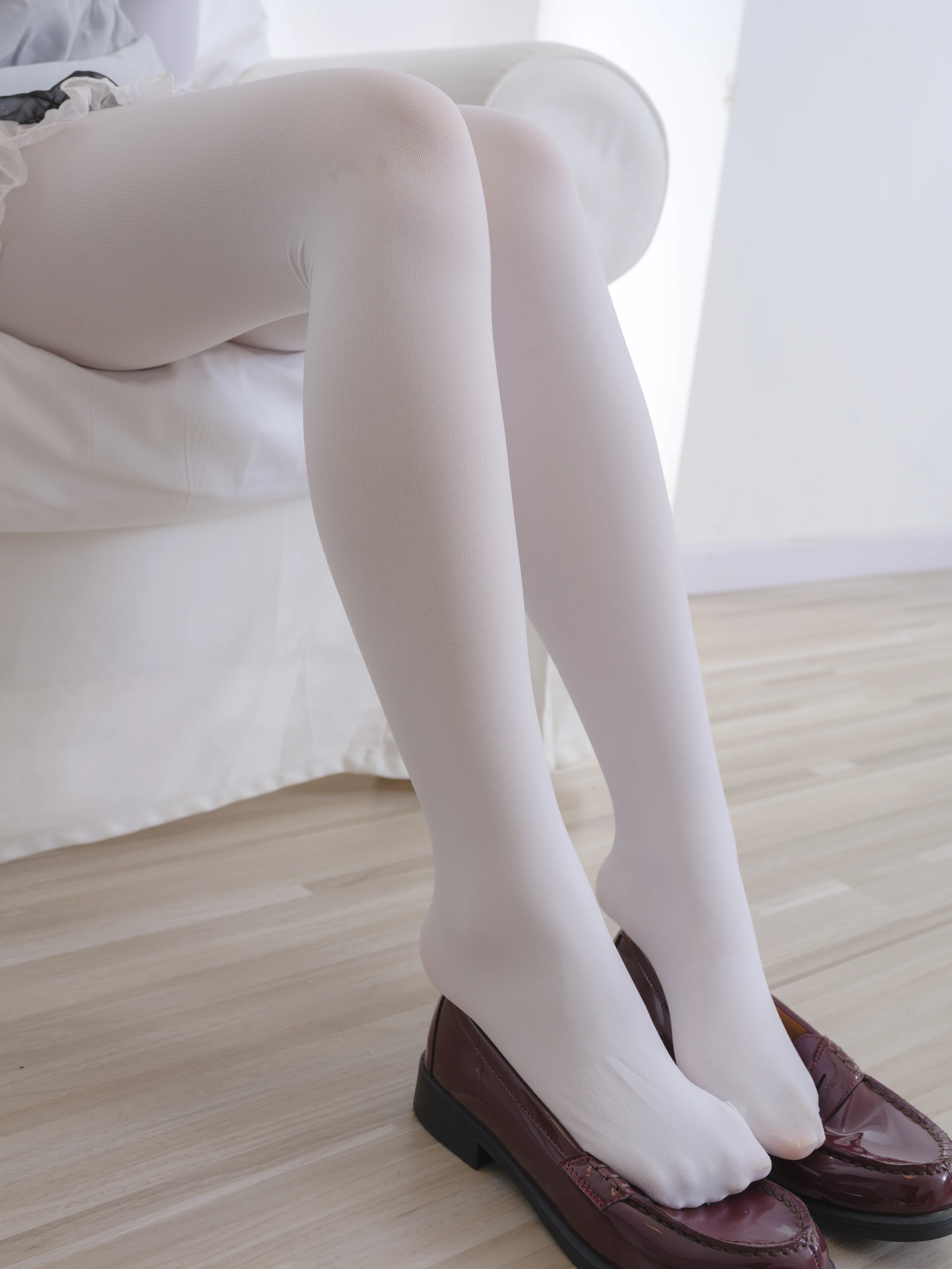 森萝财团 雨云-04E 4K 白丝双马尾卫衣+女仆装 [108P1V-6.64GB]
