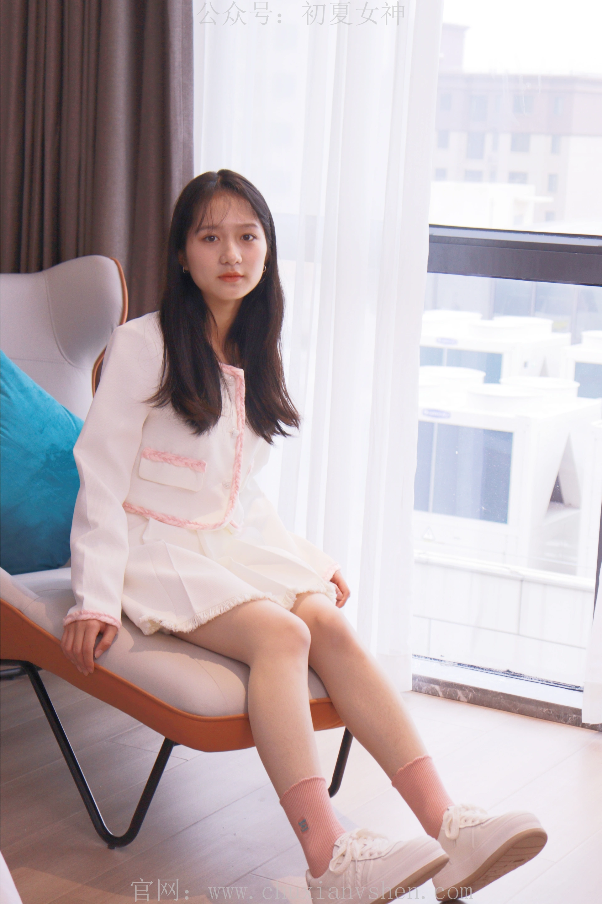 初夏女神 NO.012 沙沙~S码粉白色套搭配小白鞋[104P-1V-6.4G]