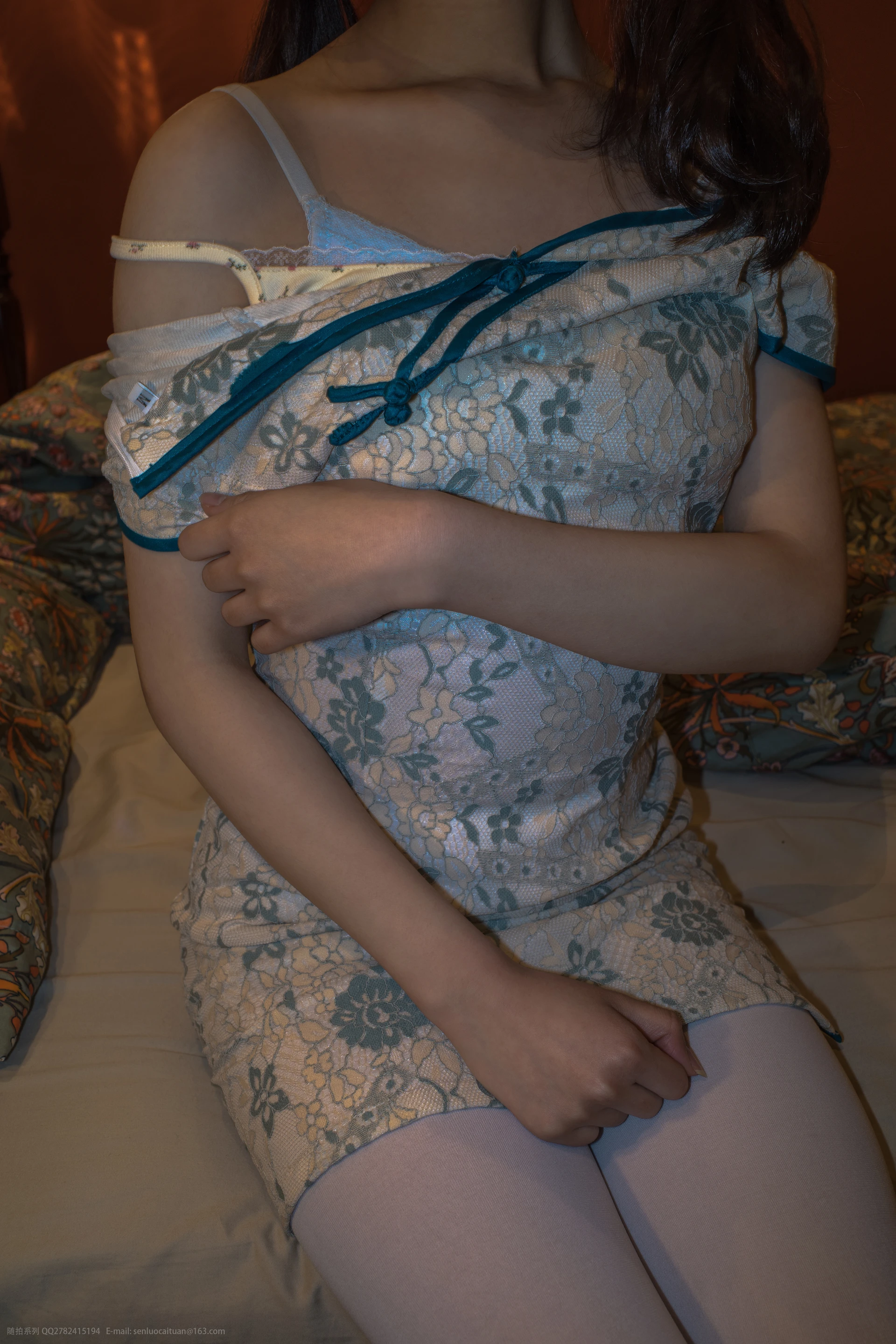 森萝财团 随拍-01 小香 室内80D白丝旗袍随拍 [77P-1.01G]小香, 旗袍, 有料, 森萝财团, 白丝, 美腿, 美足, 随拍