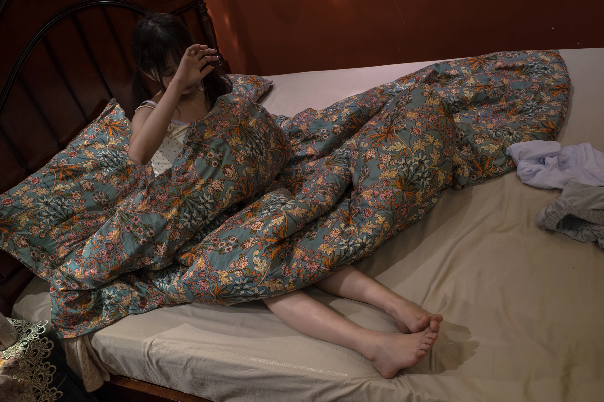 森萝财团 随拍-01 小香 室内80D白丝旗袍随拍 [77P-1.01G]小香, 旗袍, 有料, 森萝财团, 白丝, 美腿, 美足, 随拍