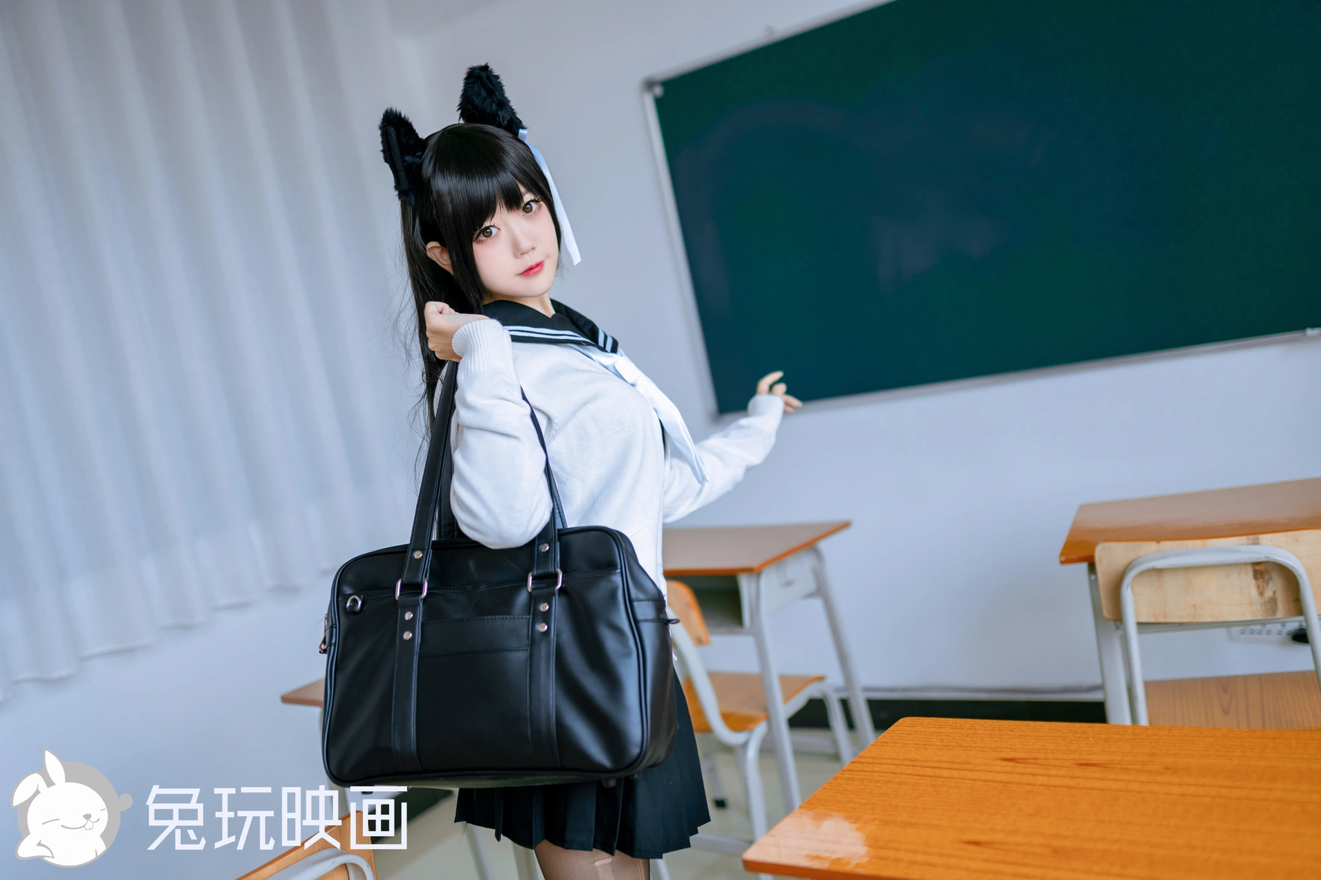 C33.001 爱宕黑丝JK [40P-460MB]