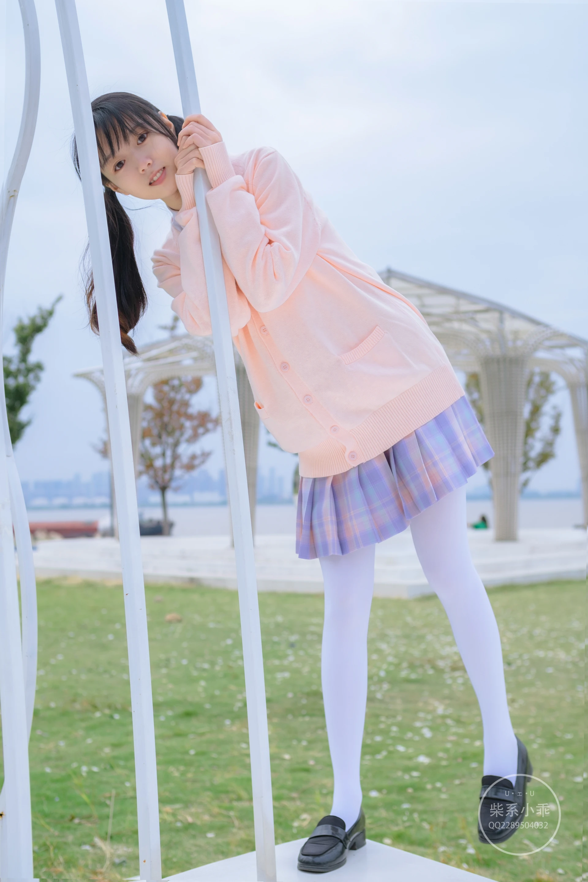 稚乖画册 颓废-01 JK制服白丝双马尾 [73P-596.5MB]JK, JK制服, 双马尾, 可爱, 白丝, 稚乖画册, 美腿, 美足, 颓废