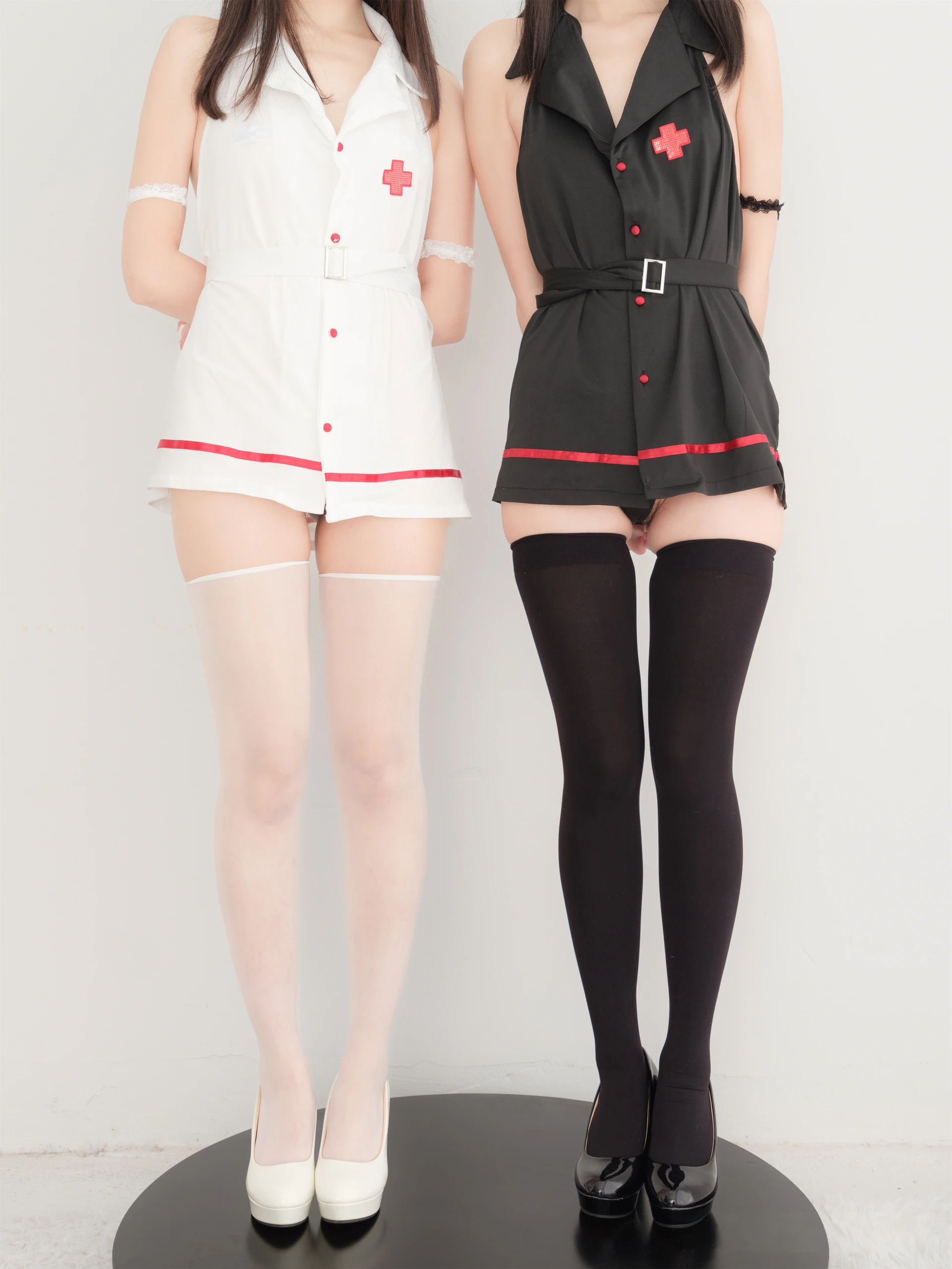 紧急企划 见希w 黑白护士 黑白姐妹花 [80P-704MB]内衣, 护士, 白丝, 紧急企划, 美腿, 美足, 见希w, 黑丝