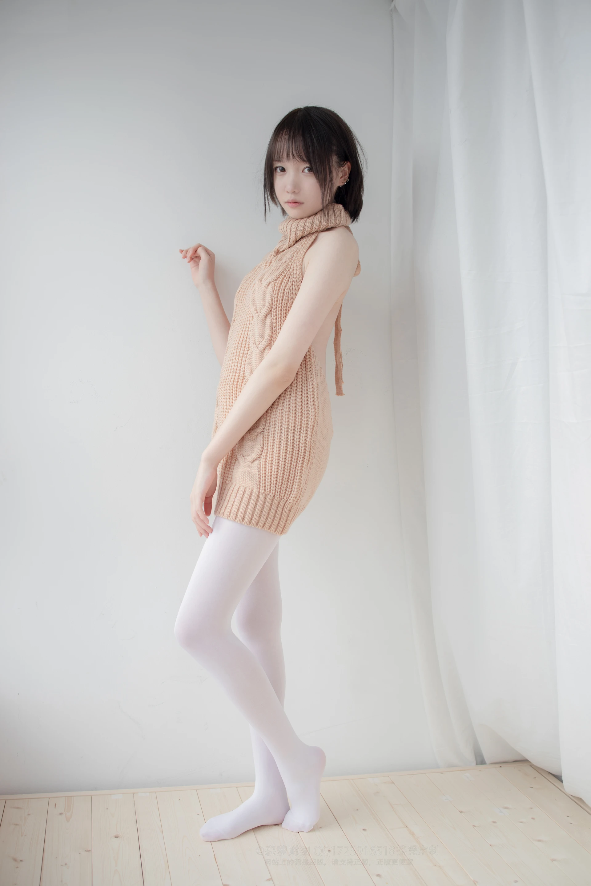 森萝财团 LOVEPLUS-004 [97P1V-2.35G]可爱, 森萝财团, 白丝, 美腿, 露背毛衣