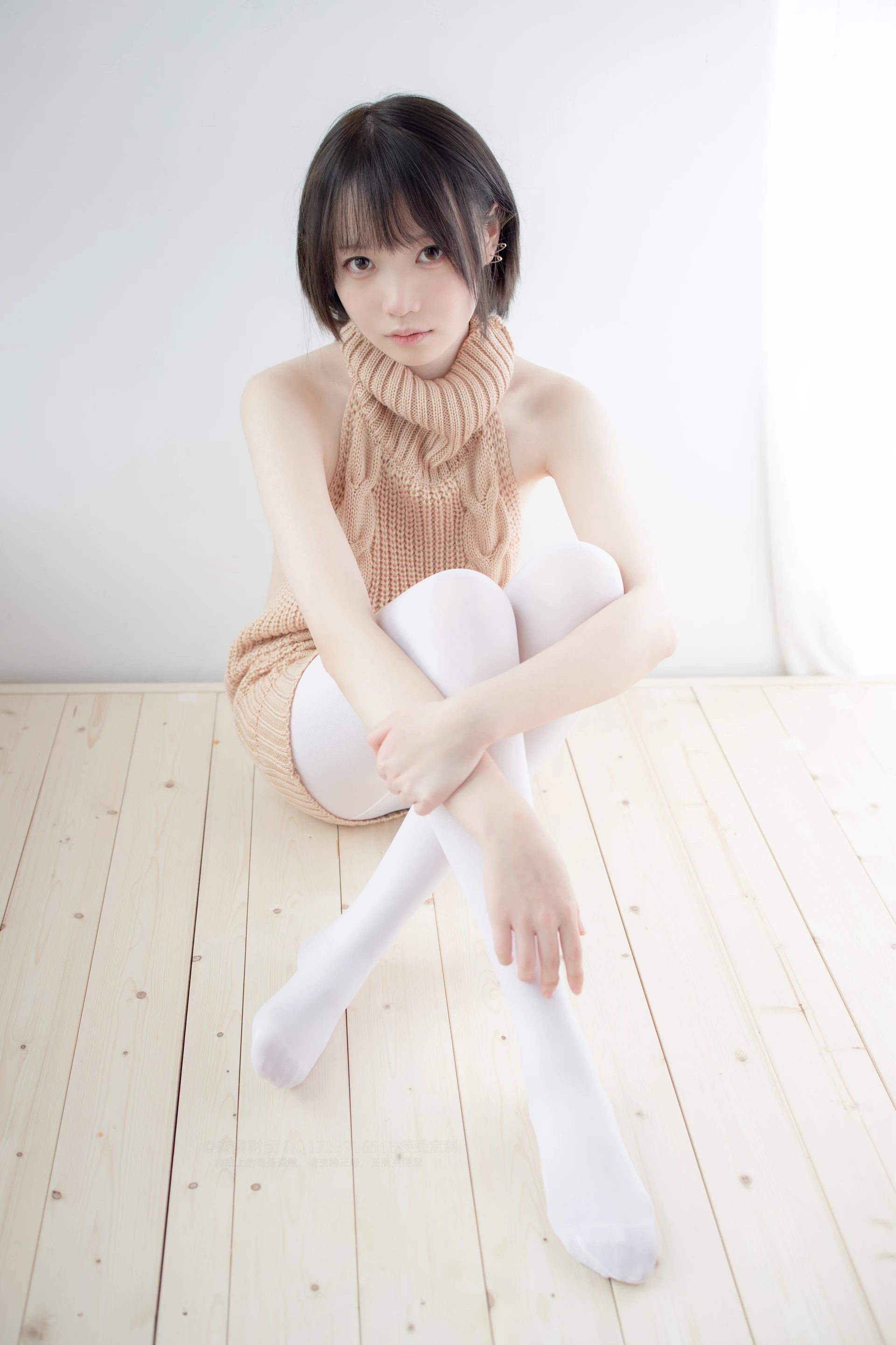 森萝财团 LOVEPLUS-004 [97P1V-2.35G]可爱, 森萝财团, 白丝, 美腿, 露背毛衣