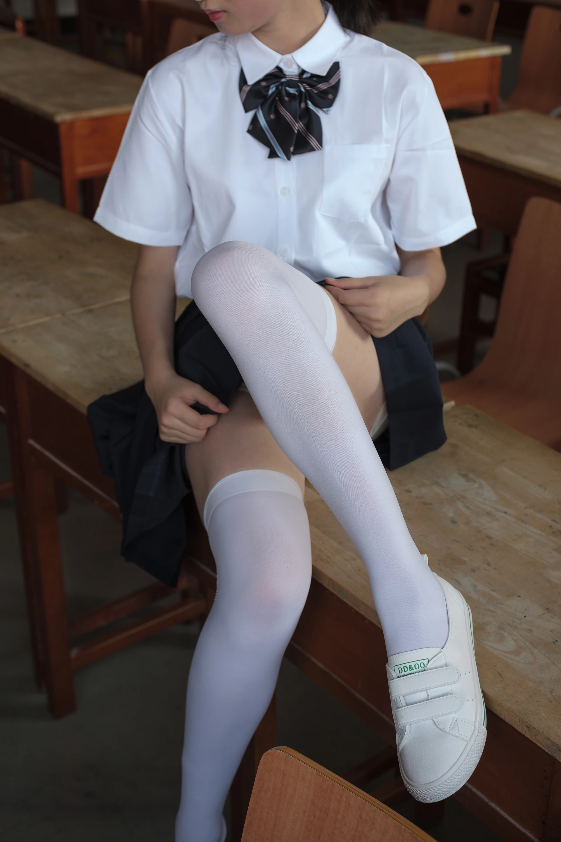 森萝财团 BETA-022 [66P-636M]—校服, 白丝, 美腿