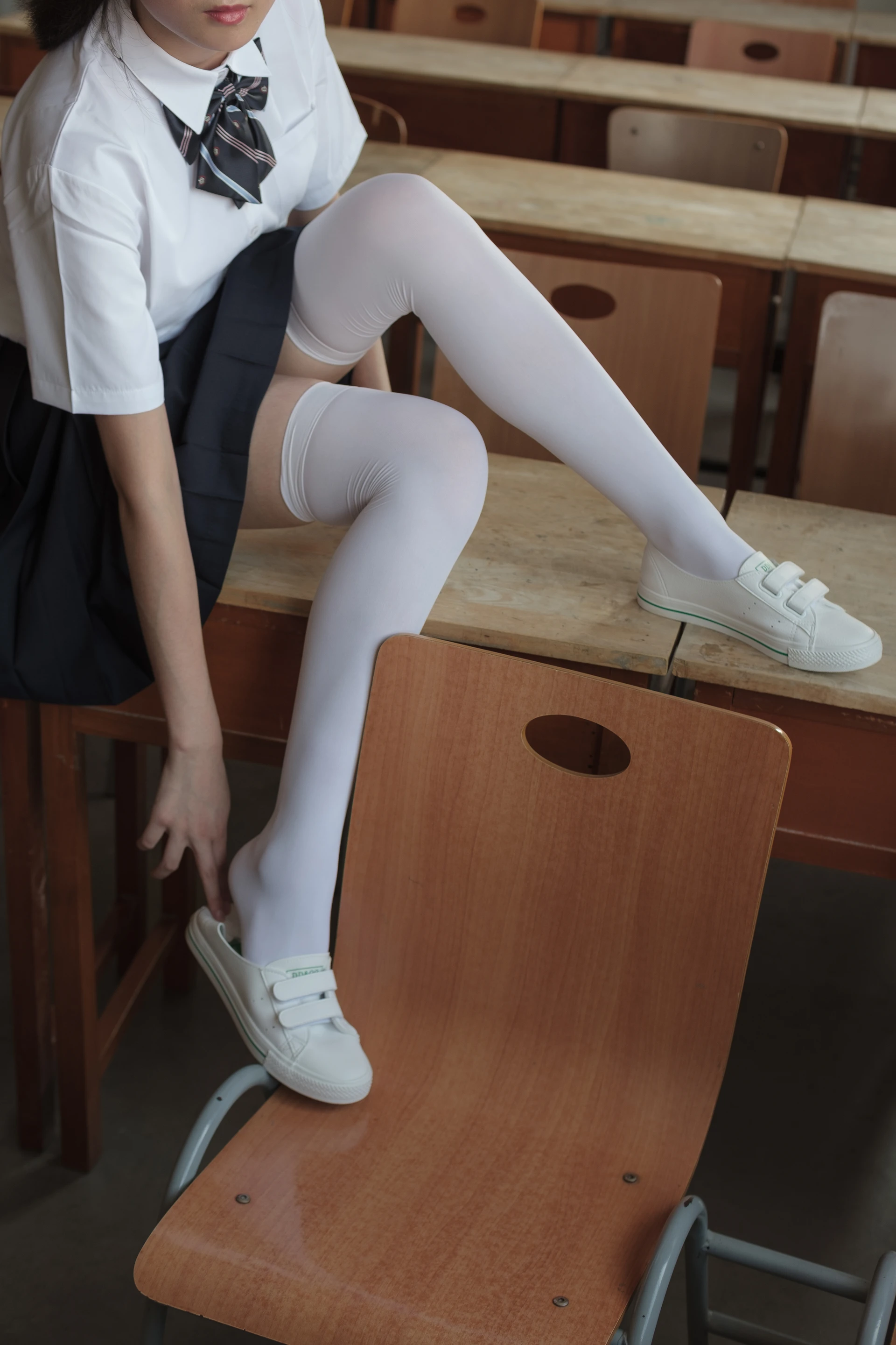 森萝财团 BETA-022 [66P-636M]—校服, 白丝, 美腿
